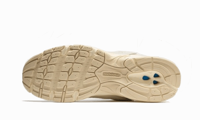 530 Angora Beige New Balance 1906r Metallic Black