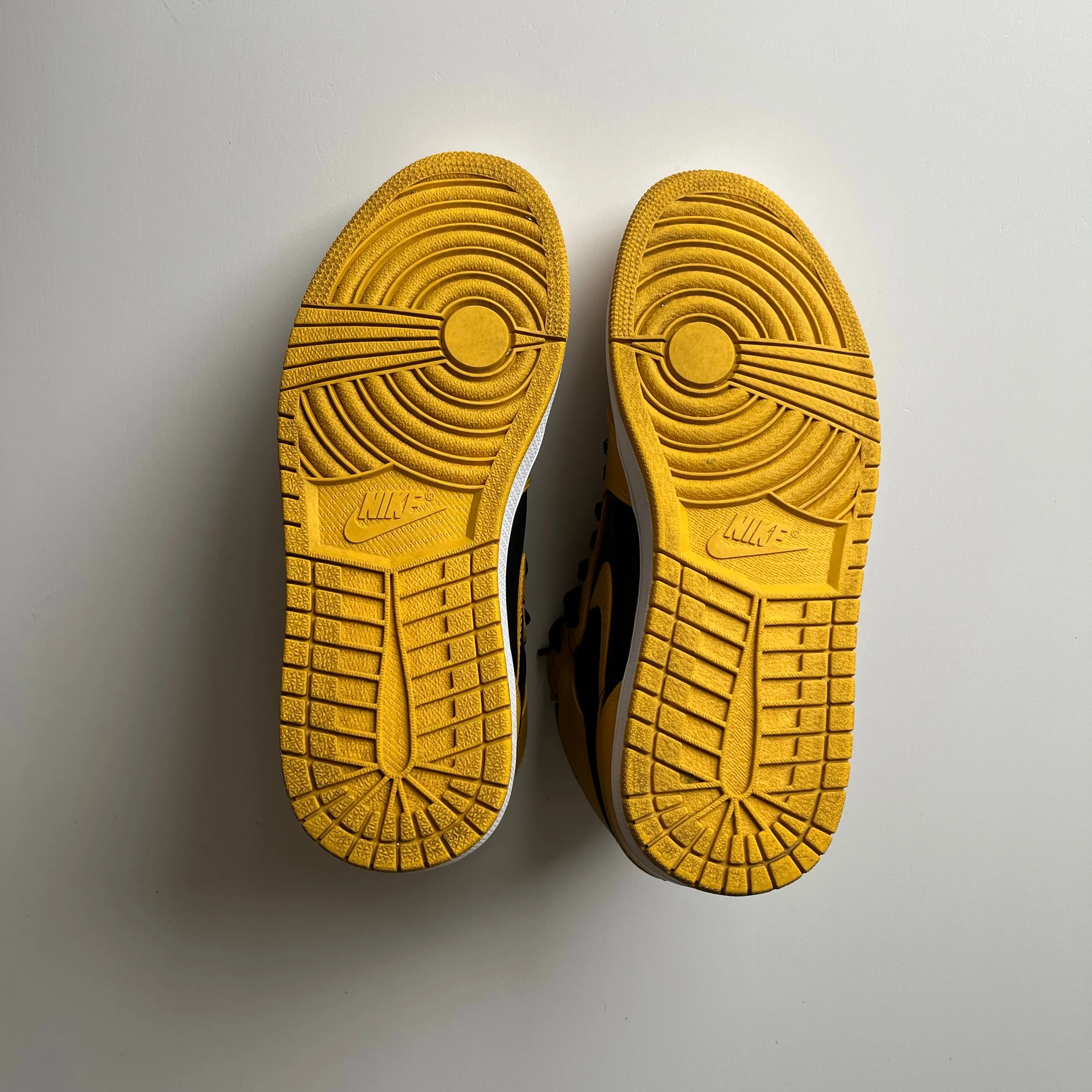 Classic Sneakers Air Jordan 1 High OG Pollen (taille 42)