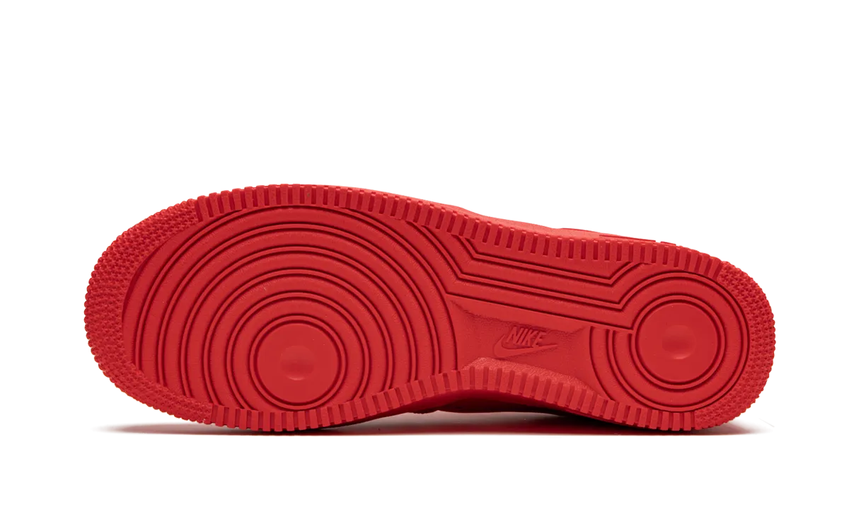 Air Force 1 '07 LV8 "Triple Red" Casual Shoes On