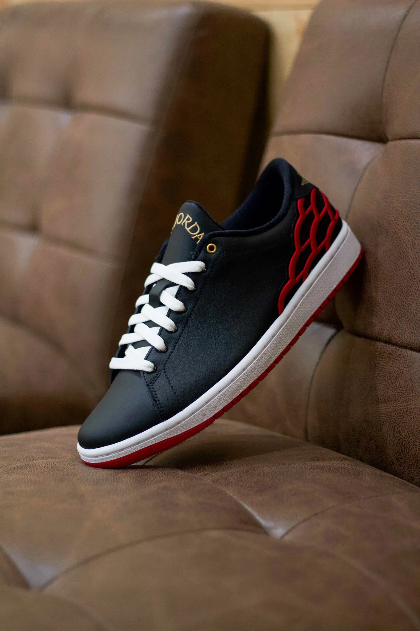 AIR JORDAN 1 CENTRE COURT "BLACK/MYSTIC HIBISCUS" Accuses Stockx Of Knowingly Selling Fake Sneakers