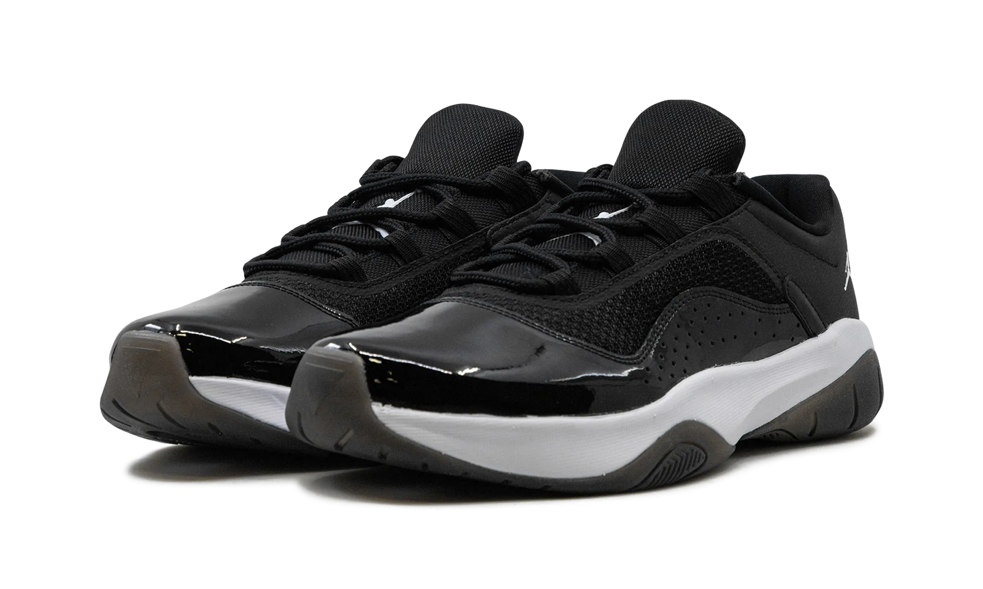 Sneakers Streaming Air Jordan 11 CMFT Low "Black/White"