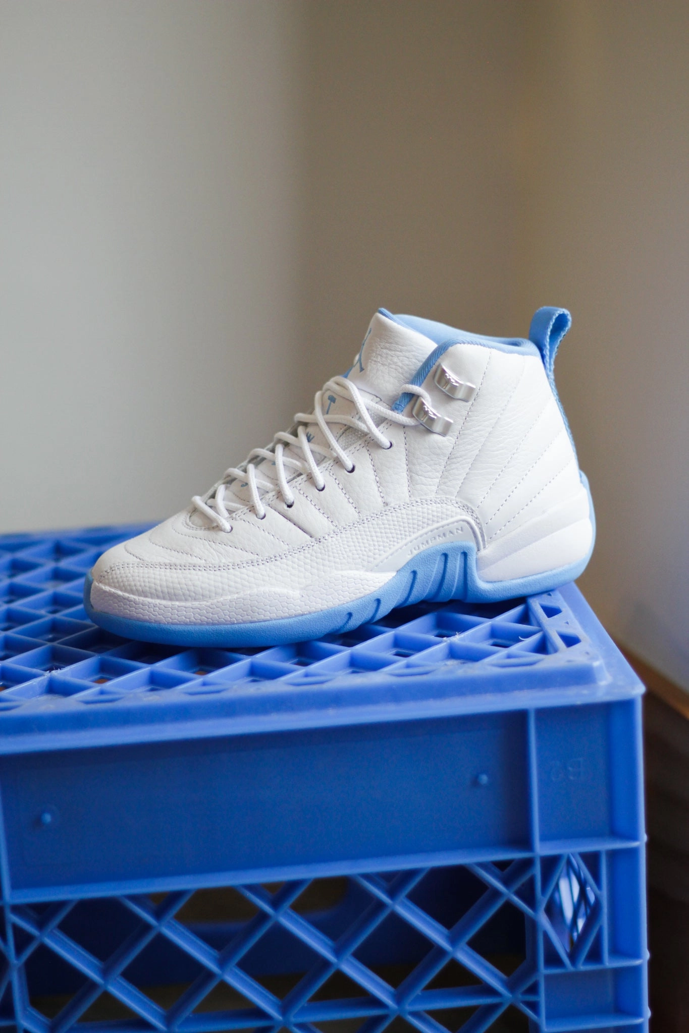 AIR JORDAN 12 RETRO (GS) "WHITE/UNIVERSITY BLUE-METALLIC SILVER" Self Tying Sneakers