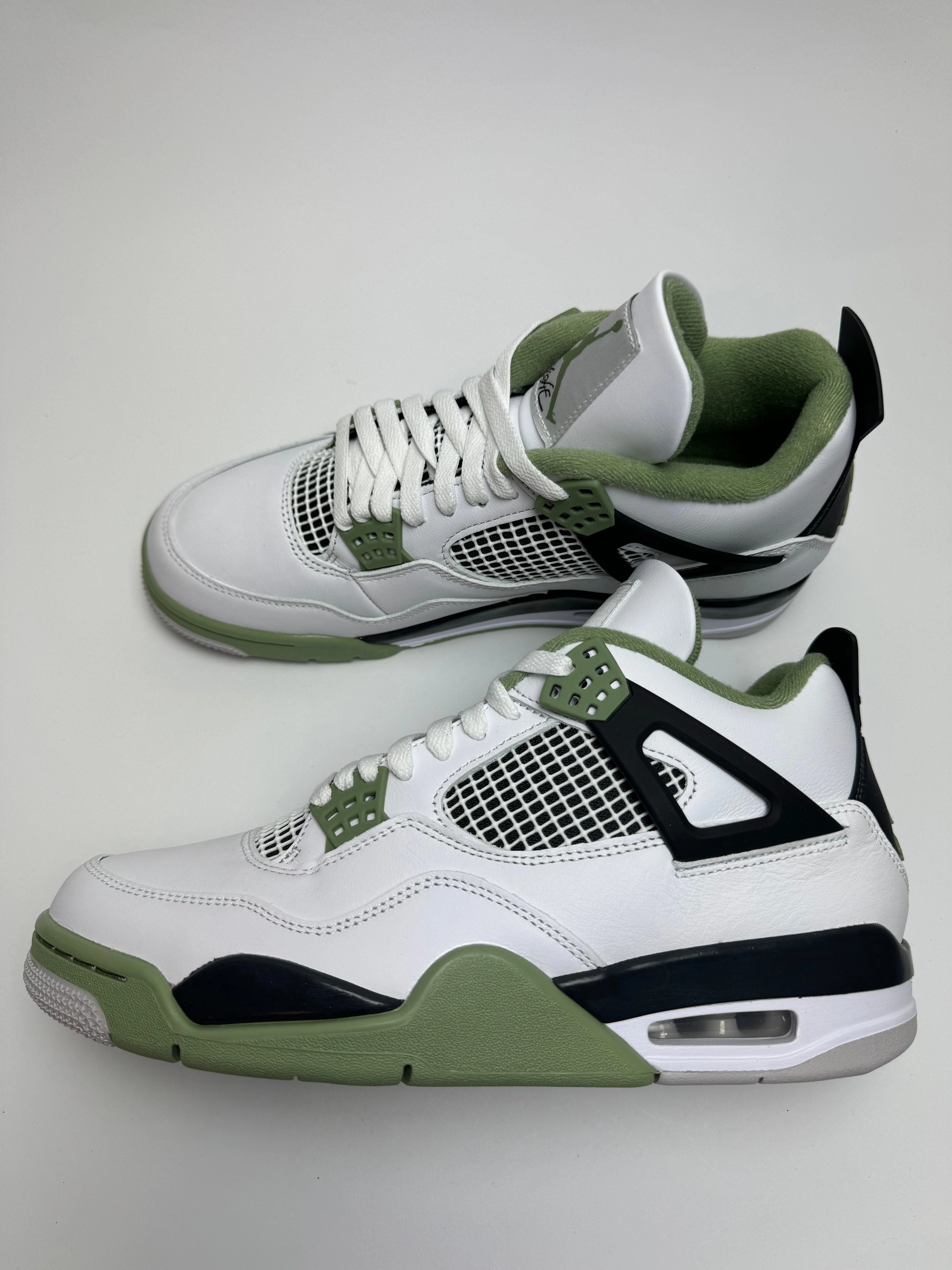 Air Jordan 4 "Seafoam" Sneakers With Black Soles