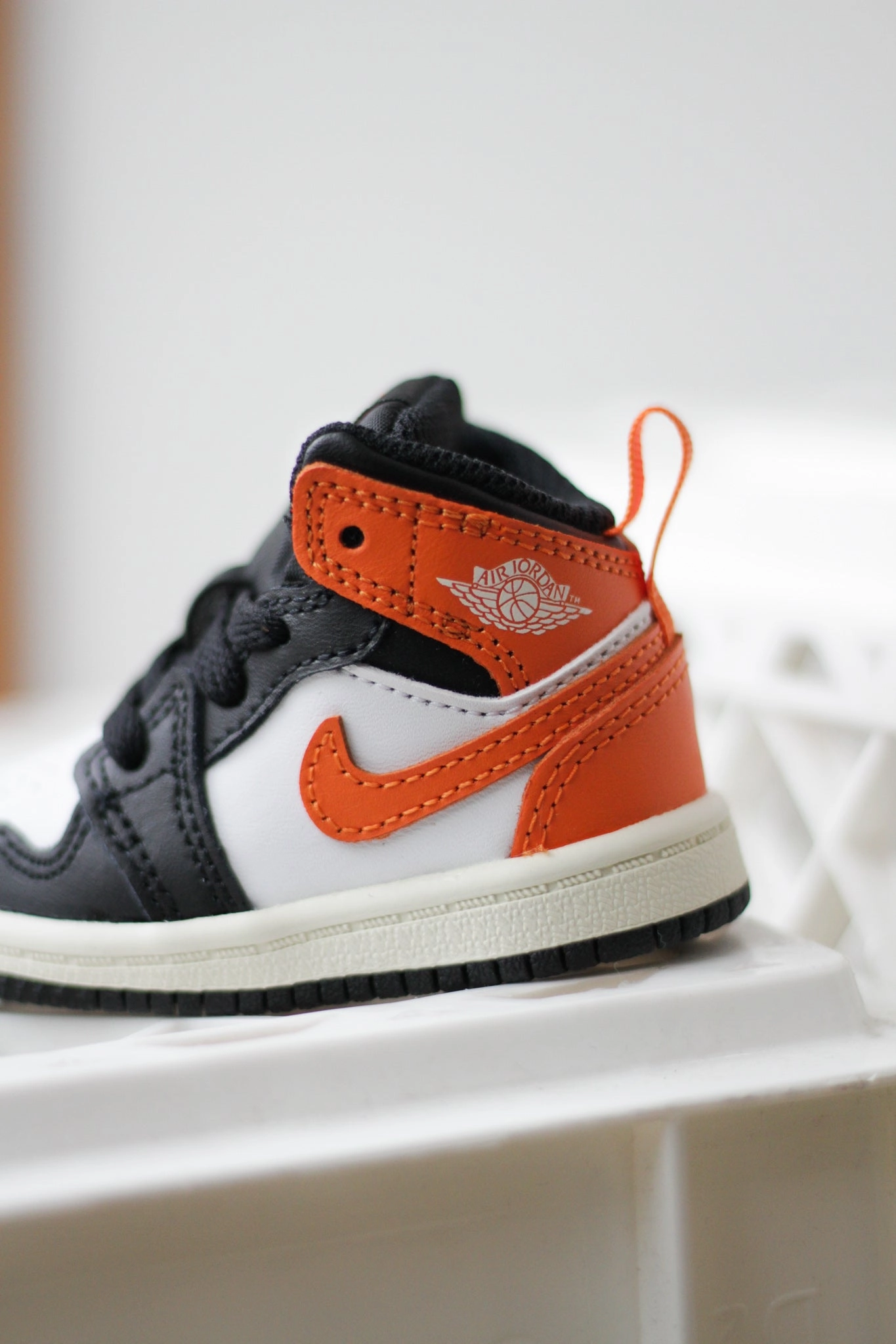 JORDAN 1 MID (TD) "STARFISH/BLACK-WHITE-SAIL" Casa Blanca Sneakers