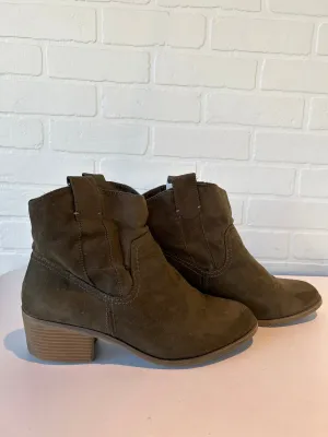 Walking Boots Brown Boots Ankle Heels By Merona In Green, Size: 11