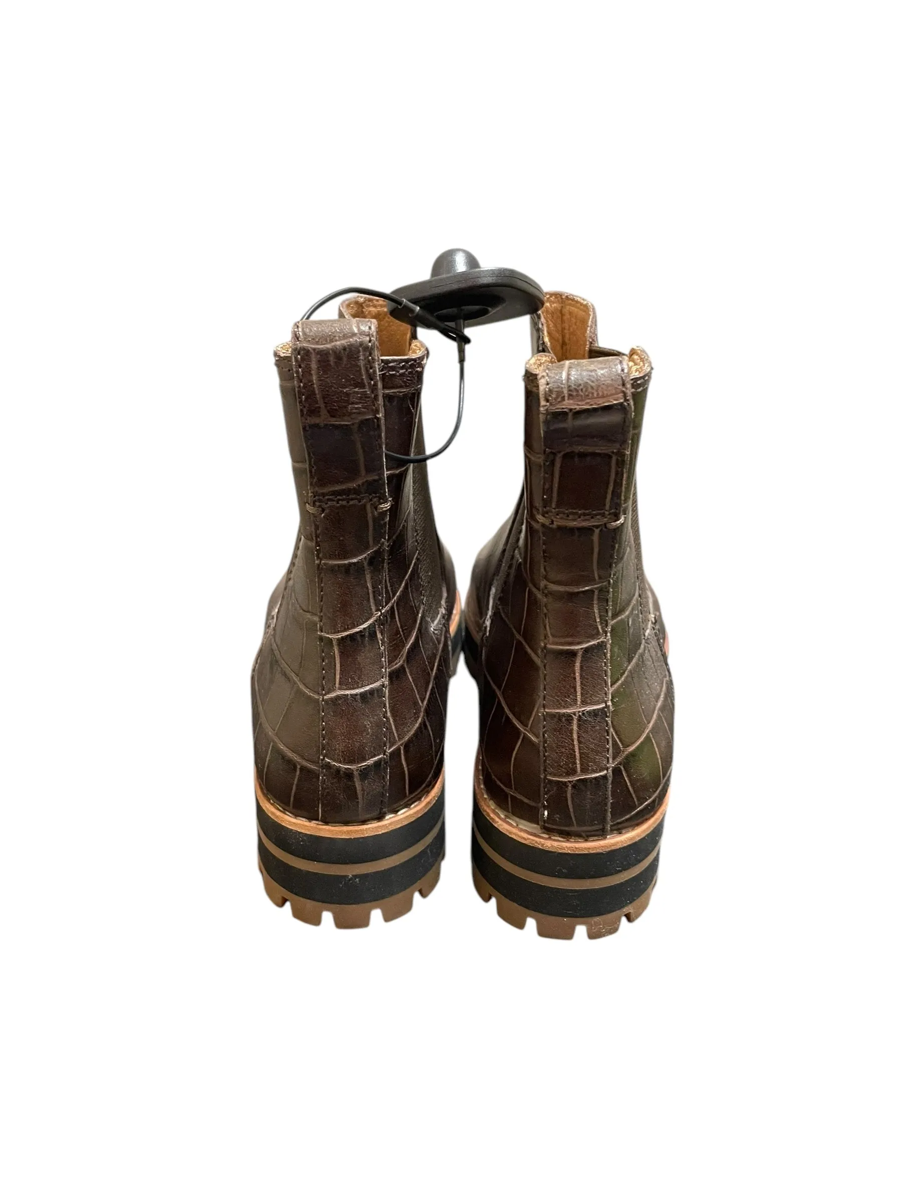 Ugg Classic Short Boots Boots Ankle Flats By Madewell In Brown, Size: 6