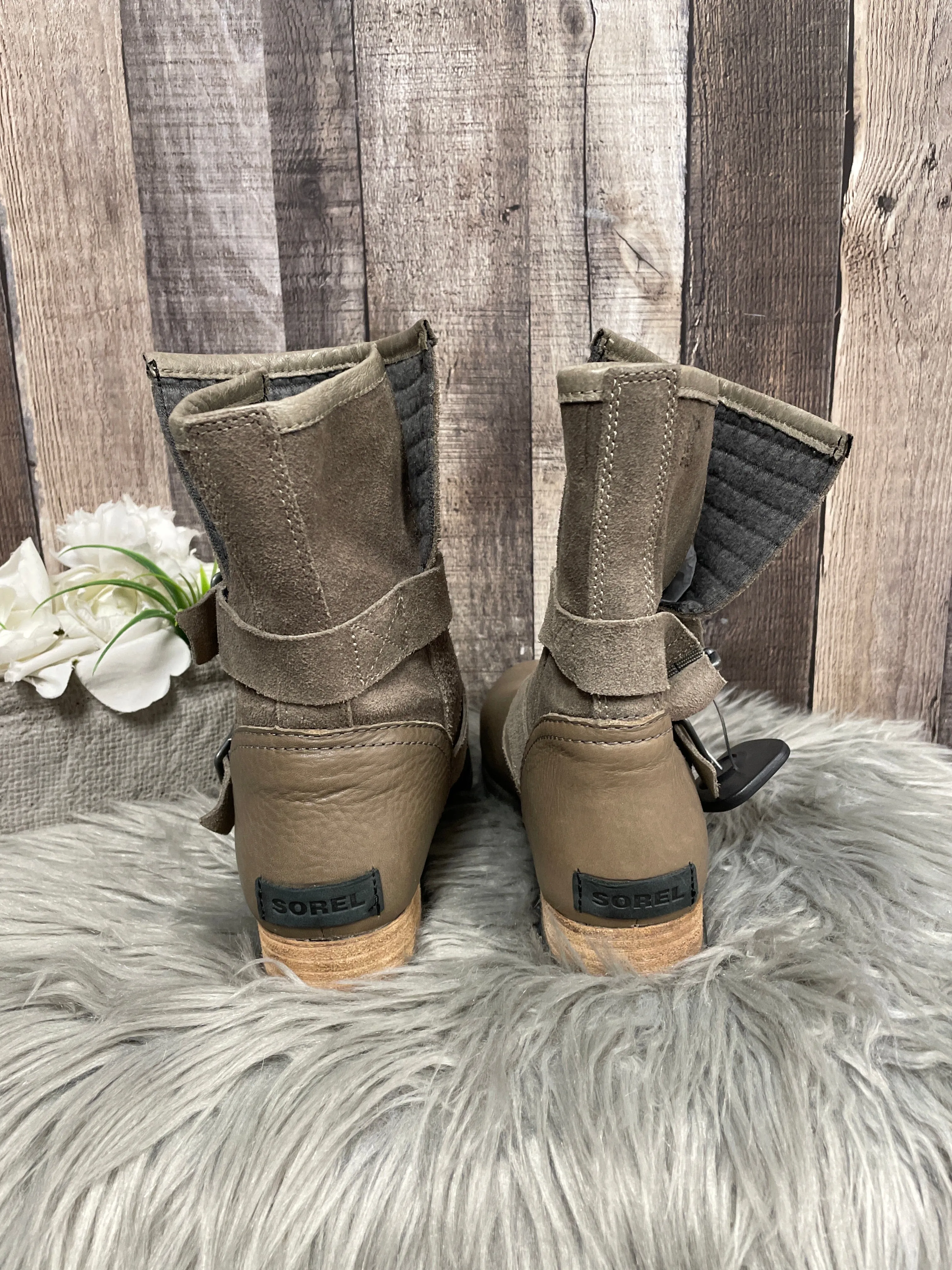 Belles And Boots Boots Ankle Flats By Sorel In Taupe, Size: 7