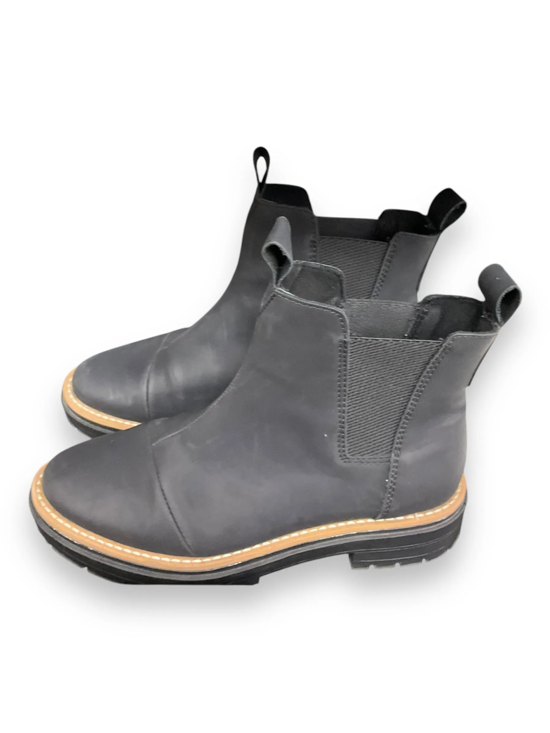 Light Hunting Boots Boots Ankle Flats By Toms In Black, Size: 6