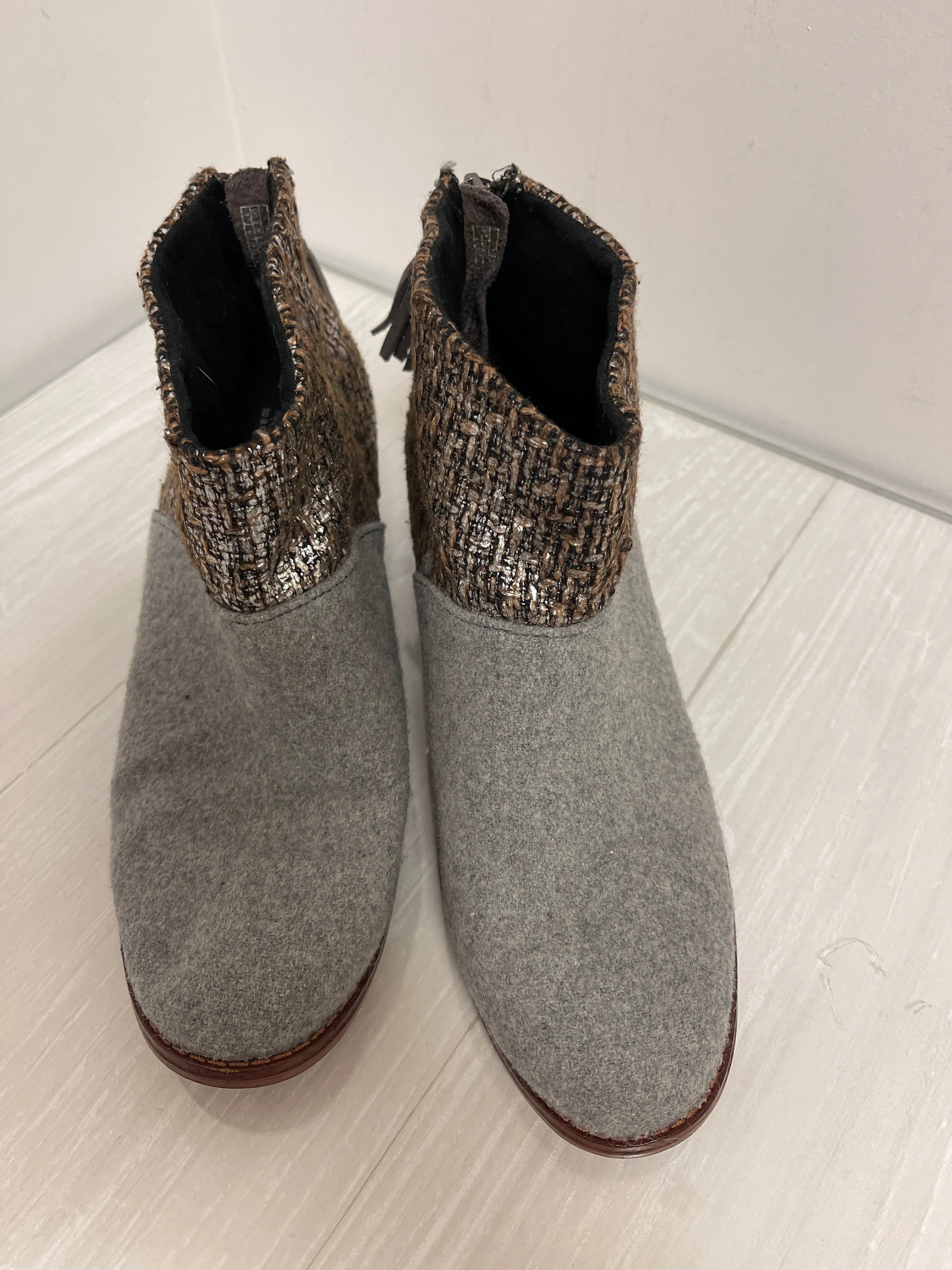 Brogan Boots Boots Ankle Flats By Toms In Grey, Size: 7