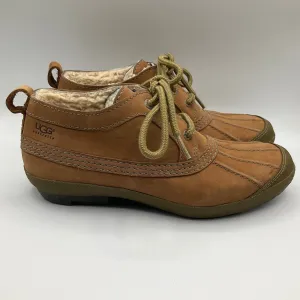 Gtx Hiking Boots Boots Ankle Flats By Ugg In Tan, Size: 8