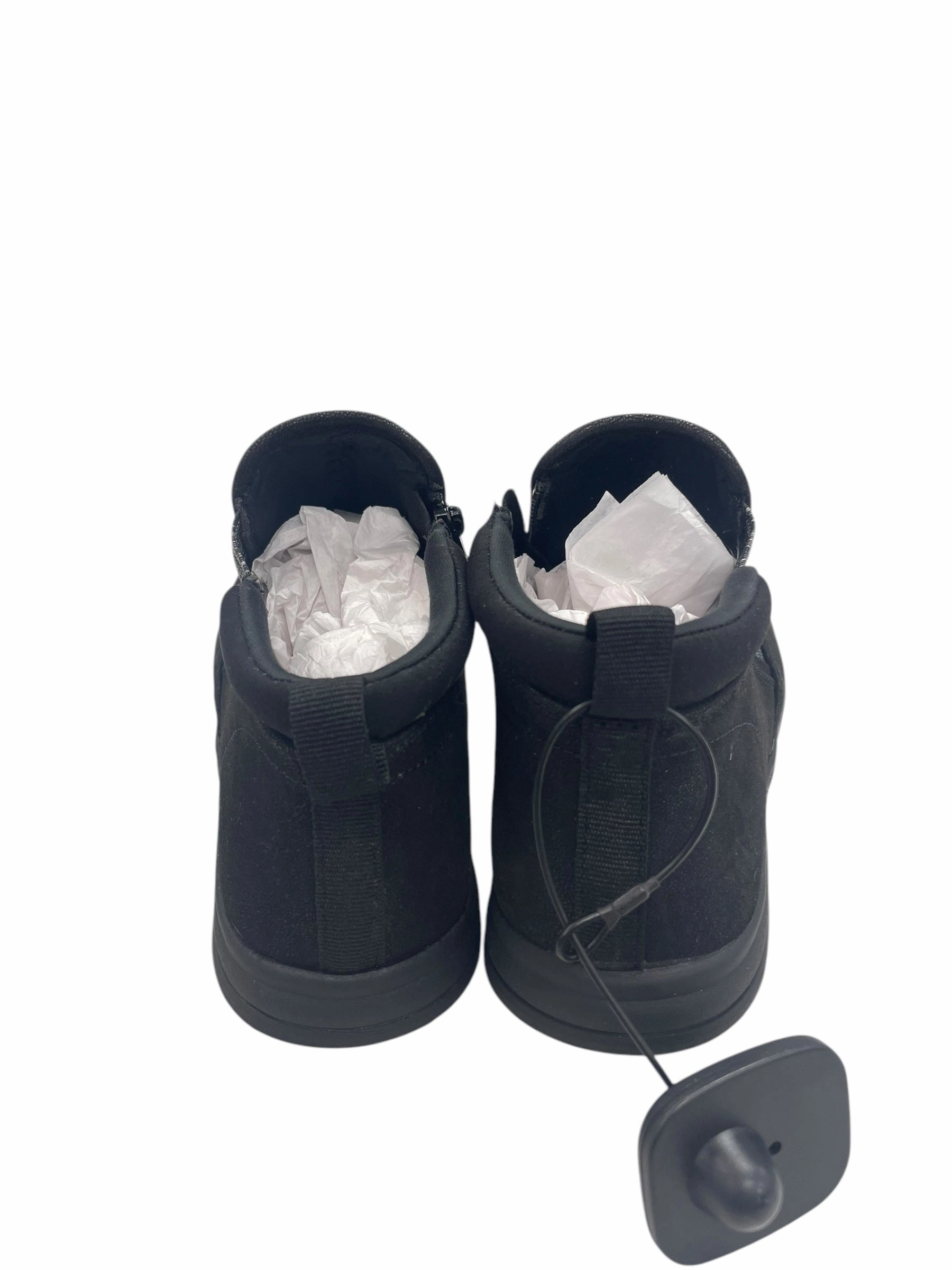 Aku Boots Boots Ankle Flats By Clarks In Black, Size: 7.5