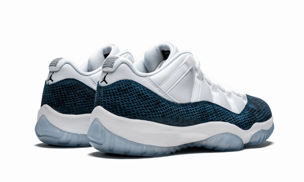La Gear Sneakers Air Jordan 11 Retro Low LE "Blue Snakeskin"
