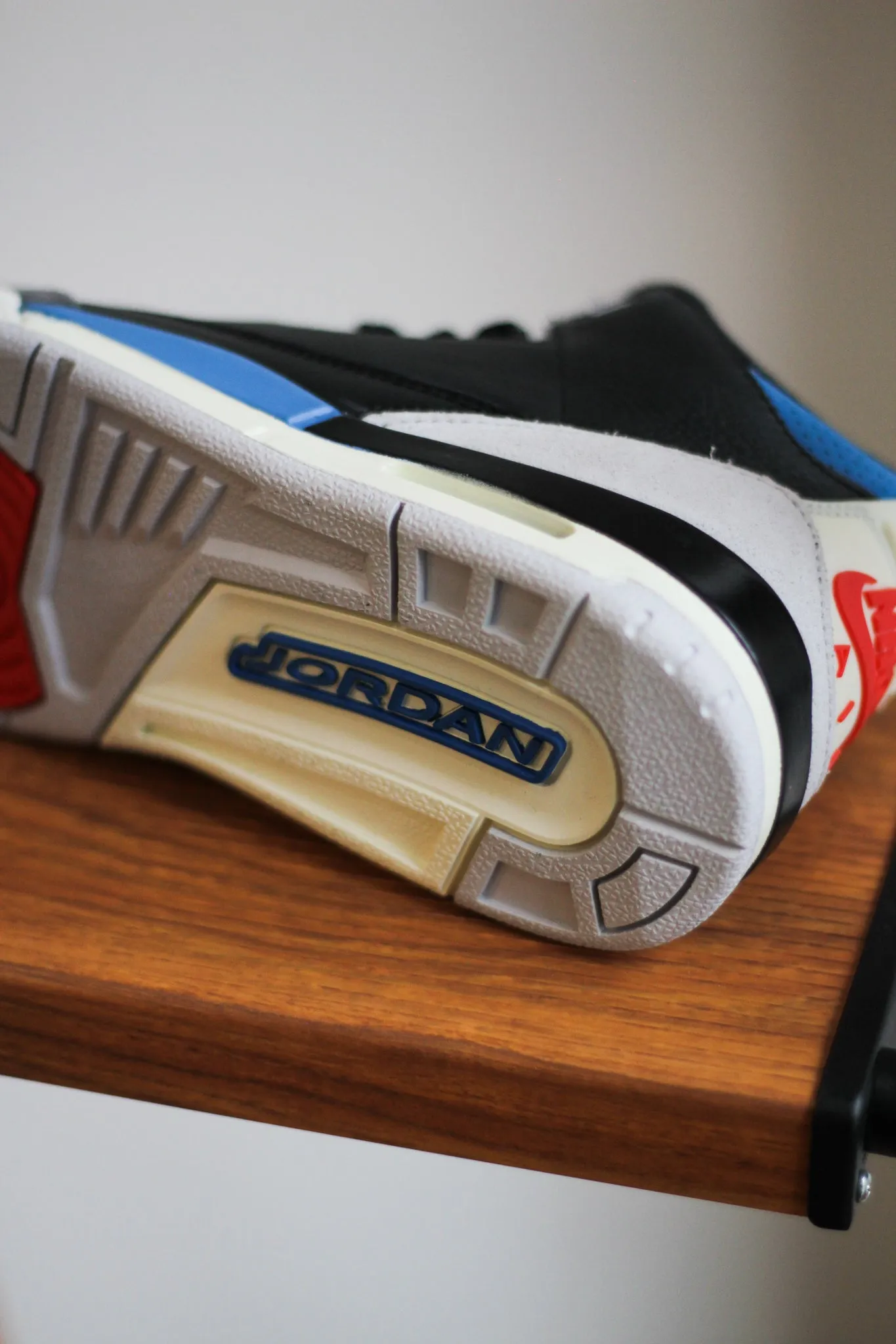 AIR JORDAN 3 RETRO (GS) "BLACK/CHILE RED-NEUTRAL GREY" Waterproof Winter Sneakers