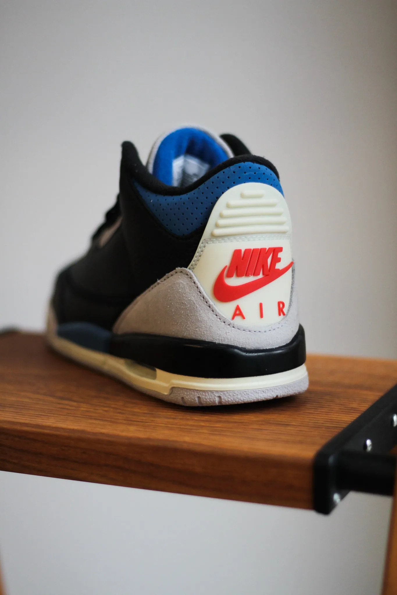 AIR JORDAN 3 RETRO (GS) "BLACK/CHILE RED-NEUTRAL GREY" Oc Sneakers