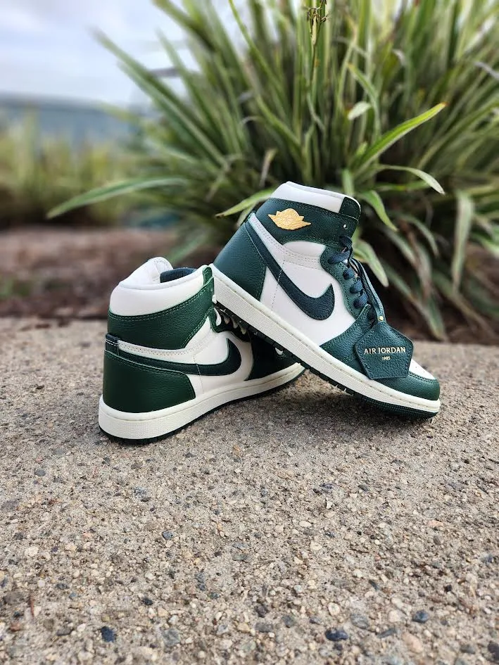 W Air Jordan 1 Retro High OG Casual Shoe Trend