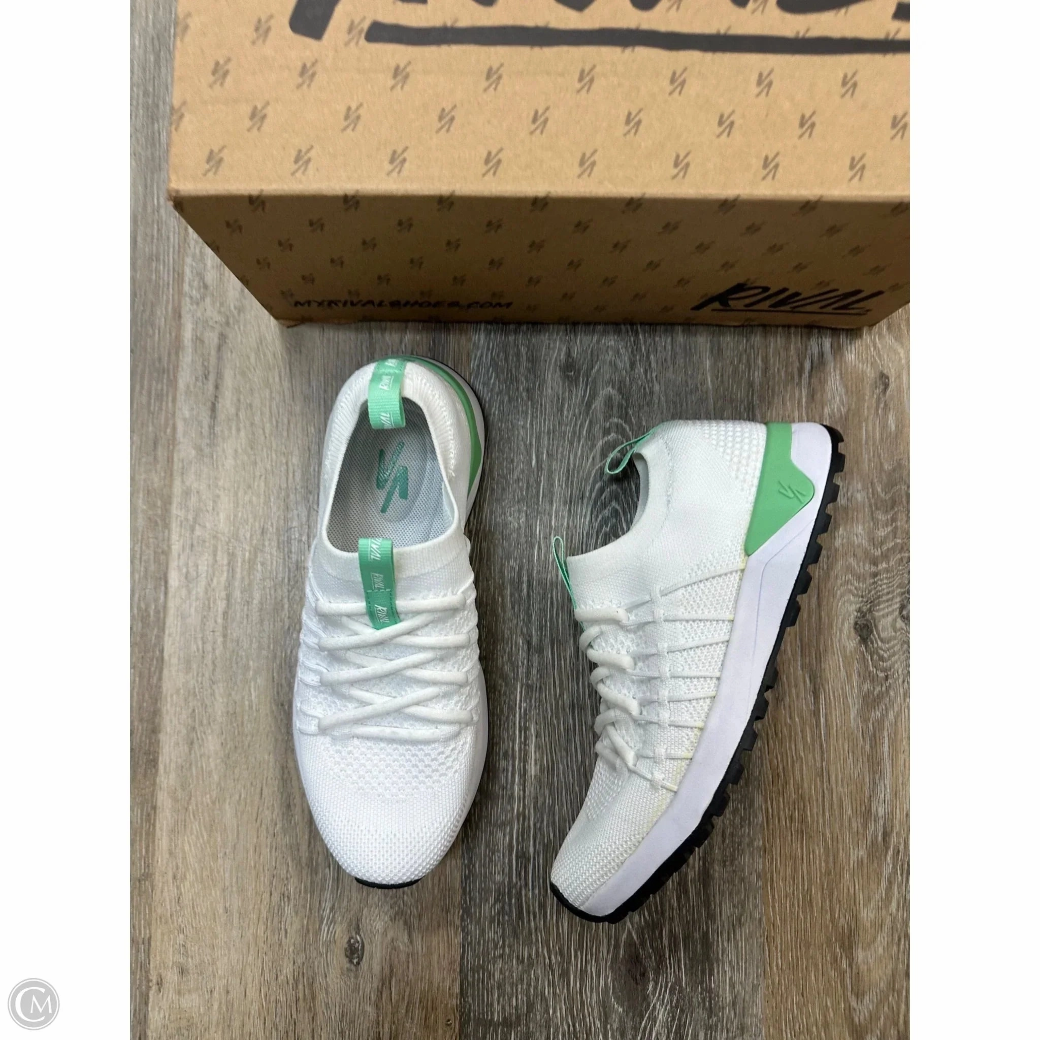 V Casual Shoes Shoes Athletic By Rival In White, Size: 5.5