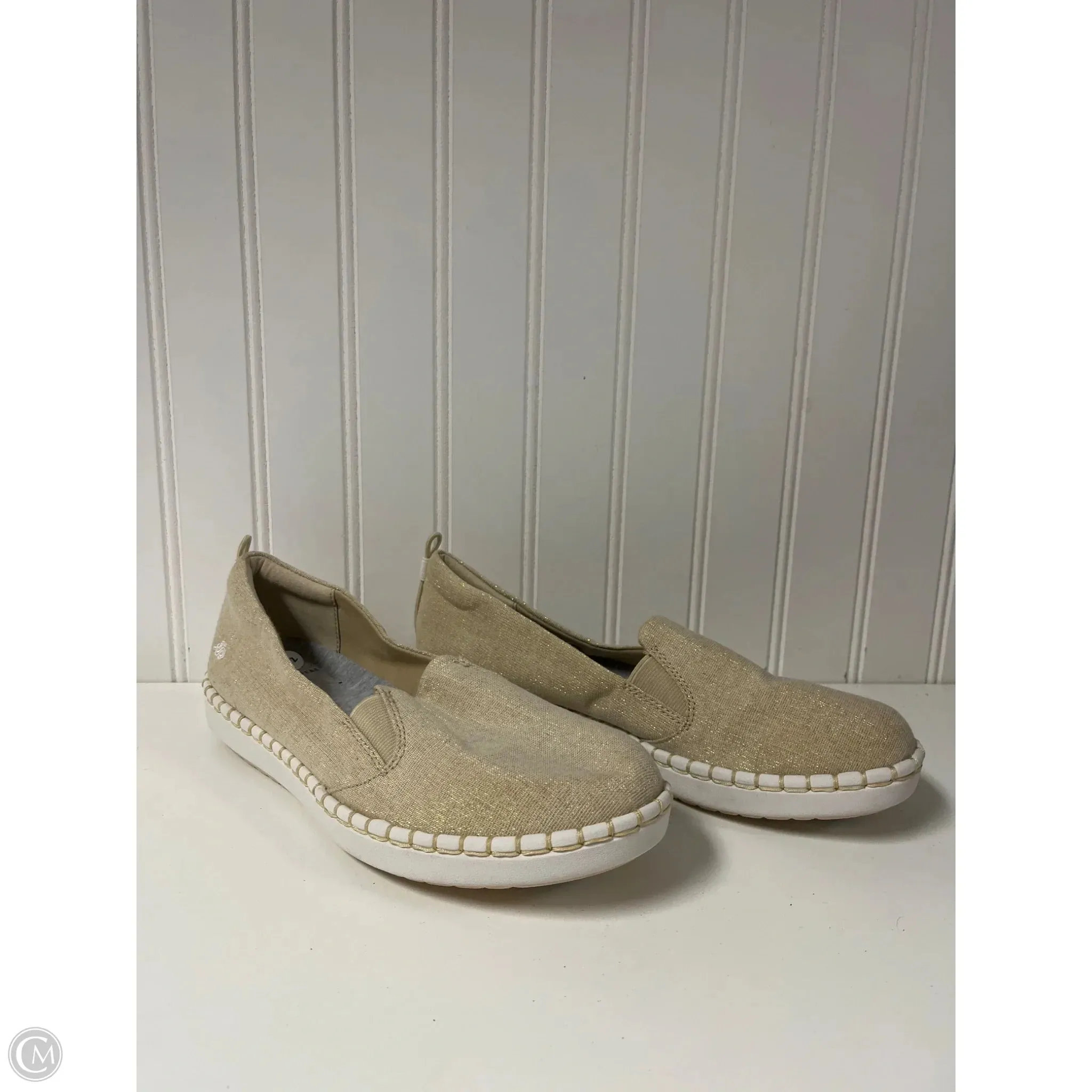 Casual Mountain Bike Shoes Shoes Flats By Clarks In Gold, Size: 7.5