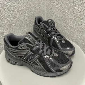 New Balance 1906  New Balance Military Green