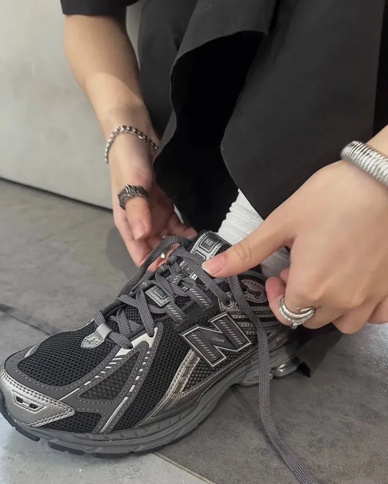 New Balance 1906  New Balance 9060 Crema