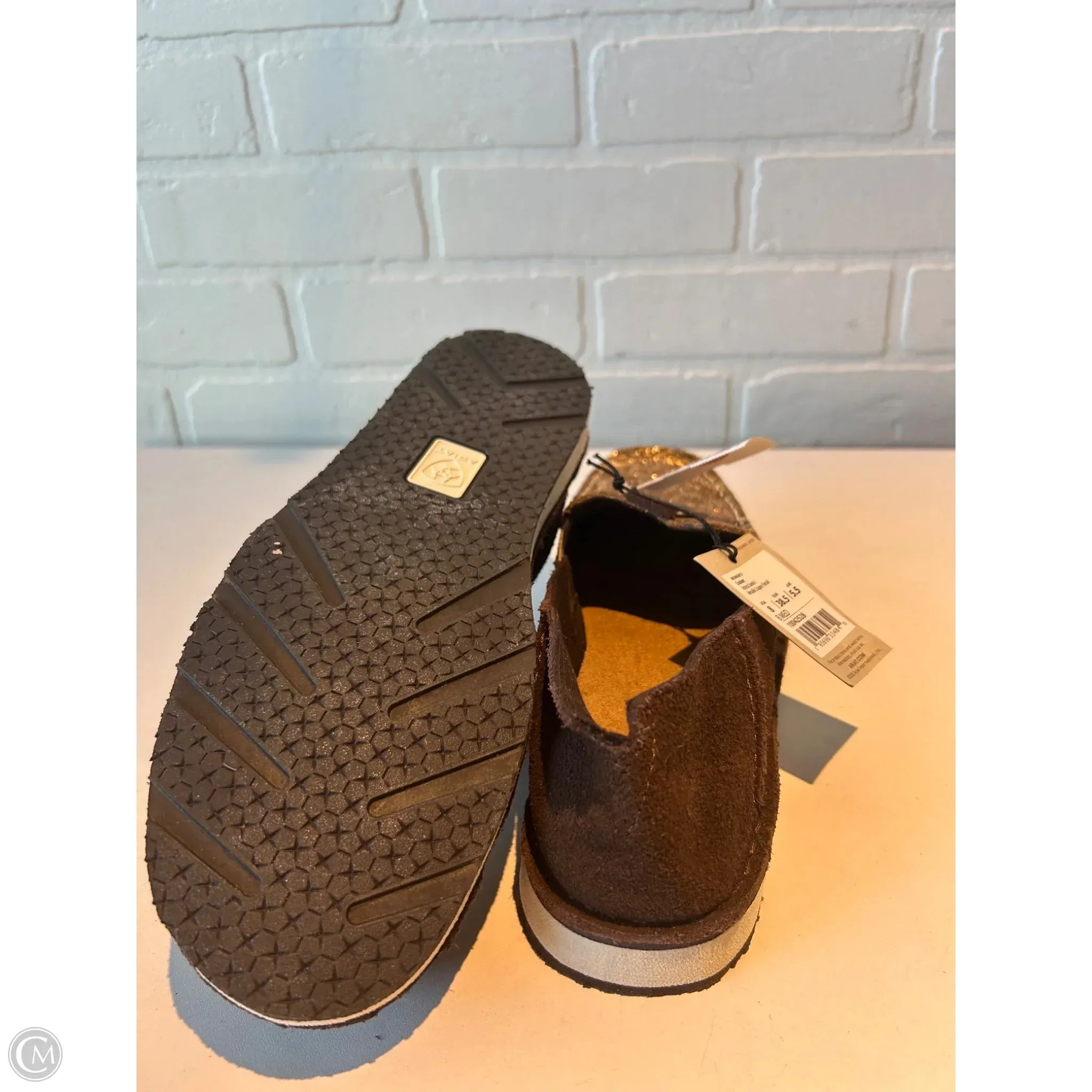 Comfortable Business Shoes Shoes Flats By Ariat In Brown & Gold, Size: 8