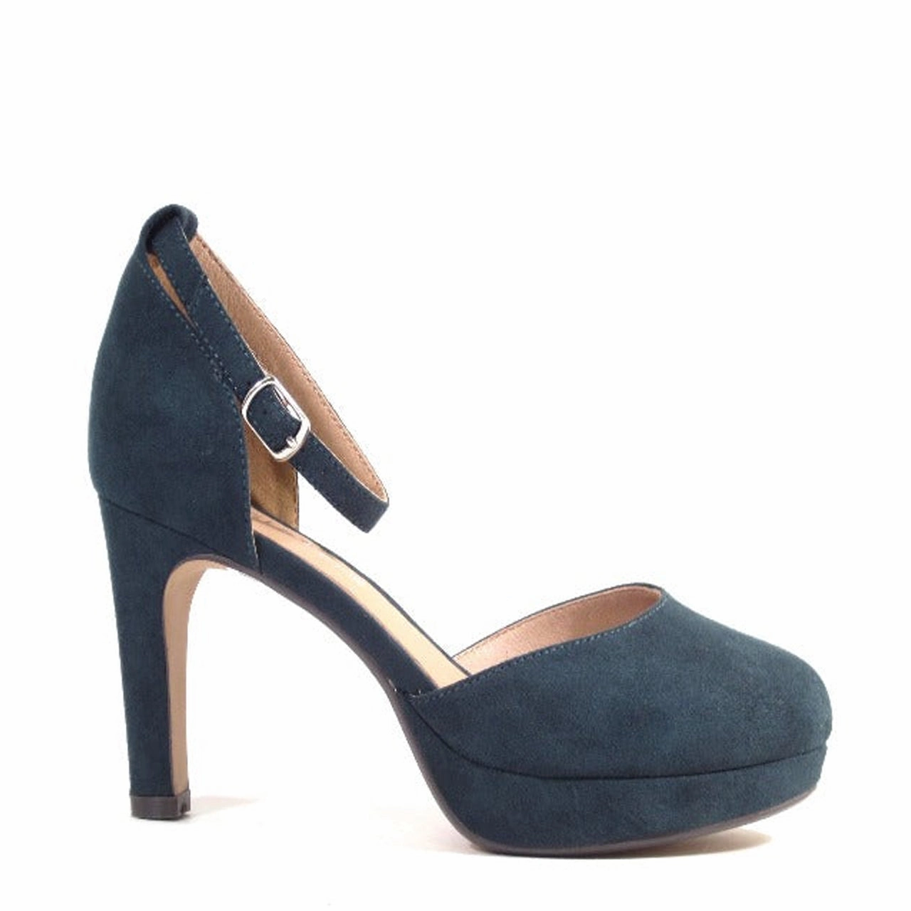 Jenna Ortega In Heels Shoshy Platform Heels