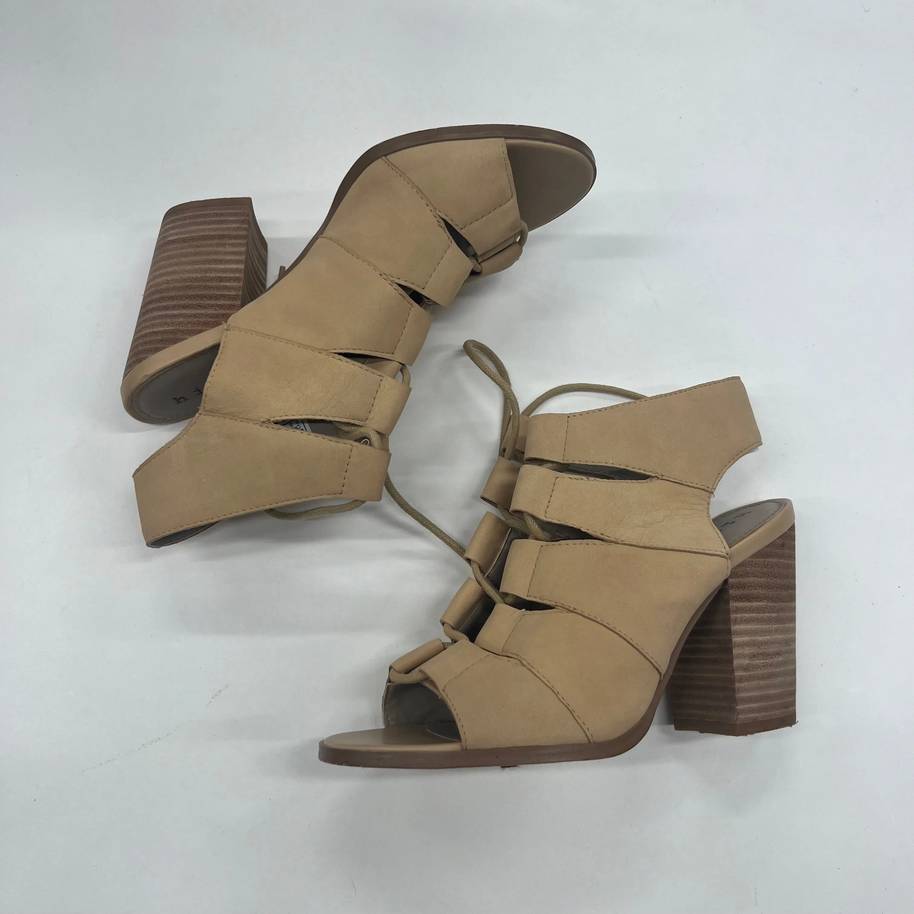 Boots Unlimited Cream Boots Ankle Heels Hinge, Size 6.5