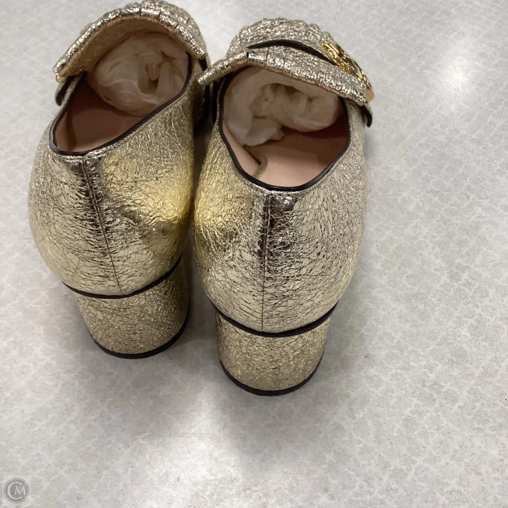 Casual Teacher Shoes Shoes Luxury Designer By Gucci In Gold, Size: 6