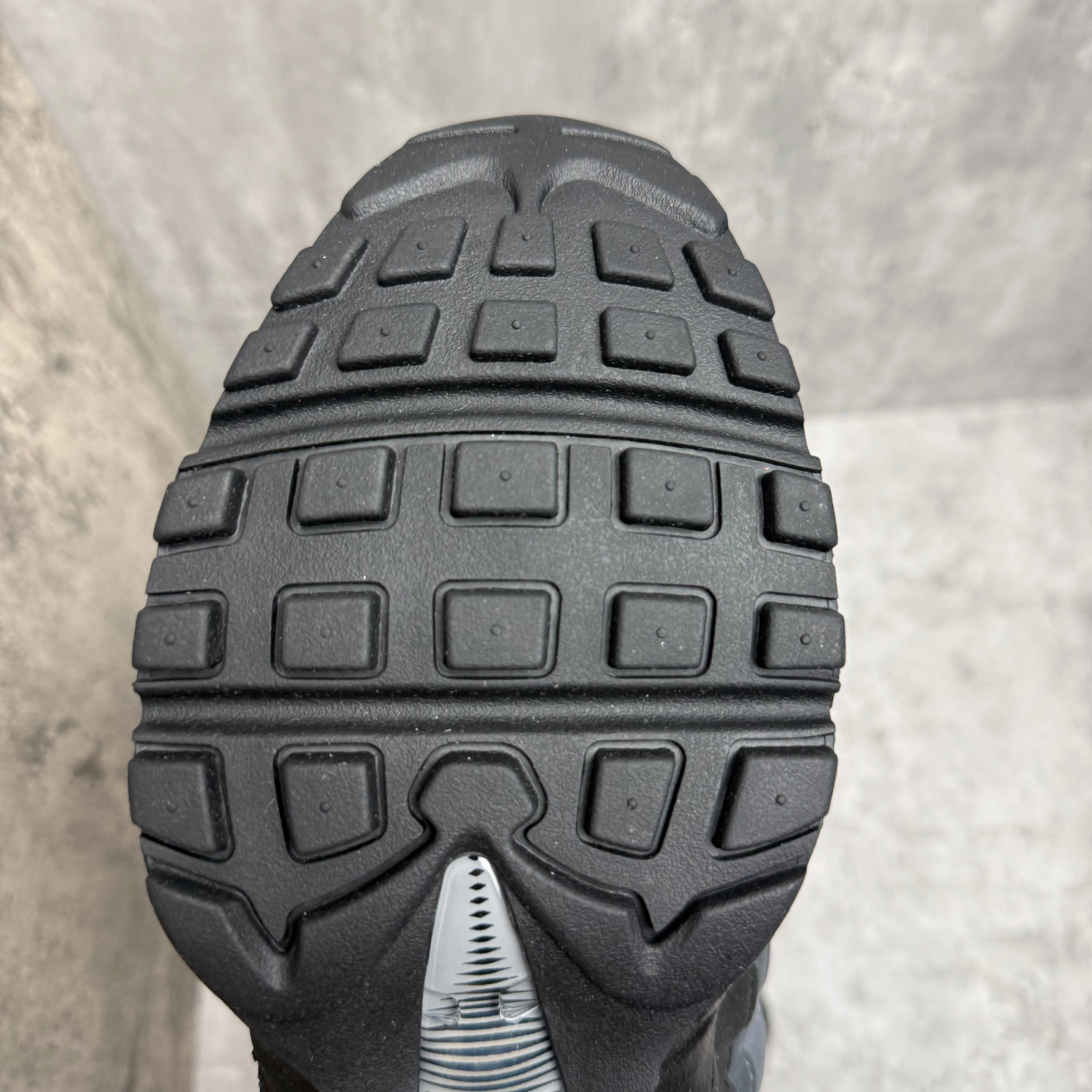 Nike Airmax 95 Bright Crimson Nike Court Legacy Tennis Shoes