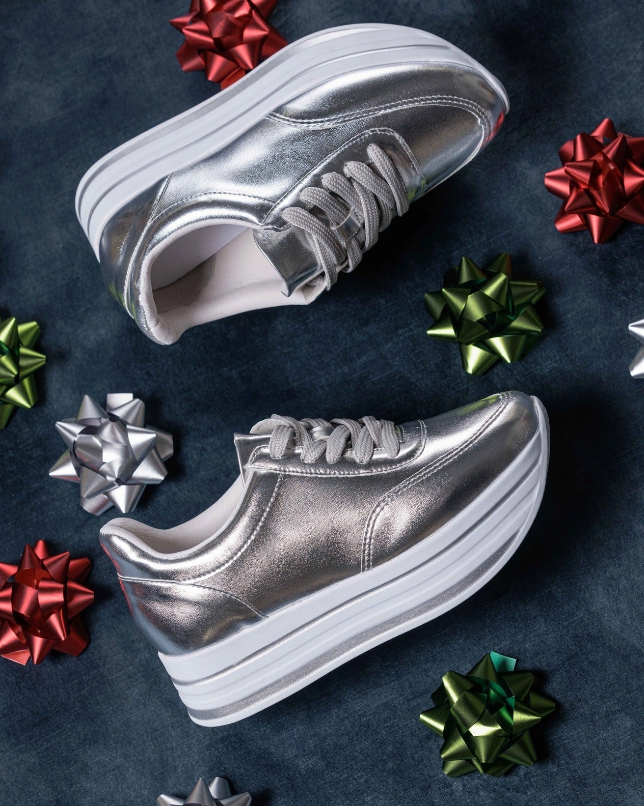 525421060 Silver Business Casual Outfits With Tennis Shoes