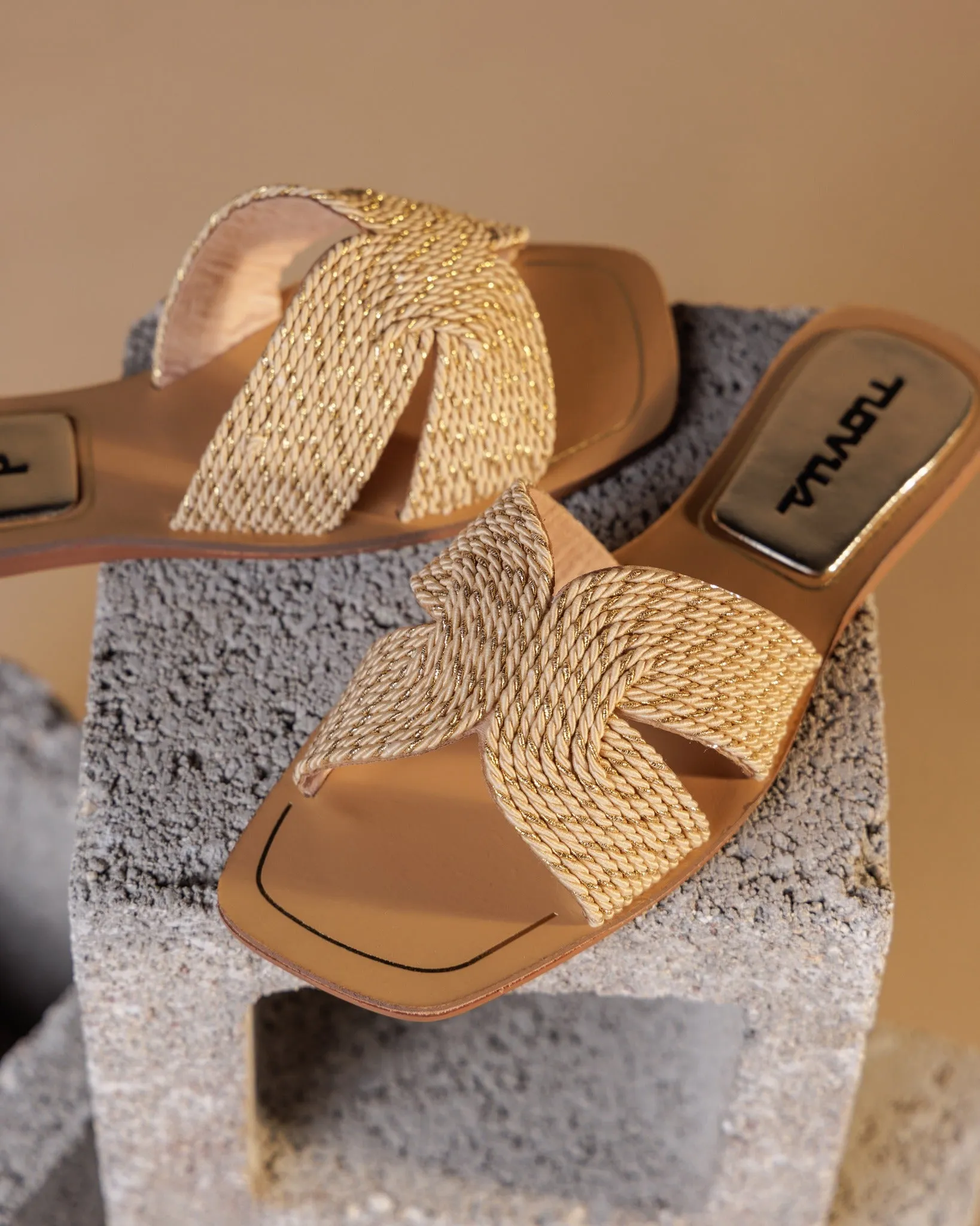 Best Shoe For Casual Wear Chloe Gold Raffia