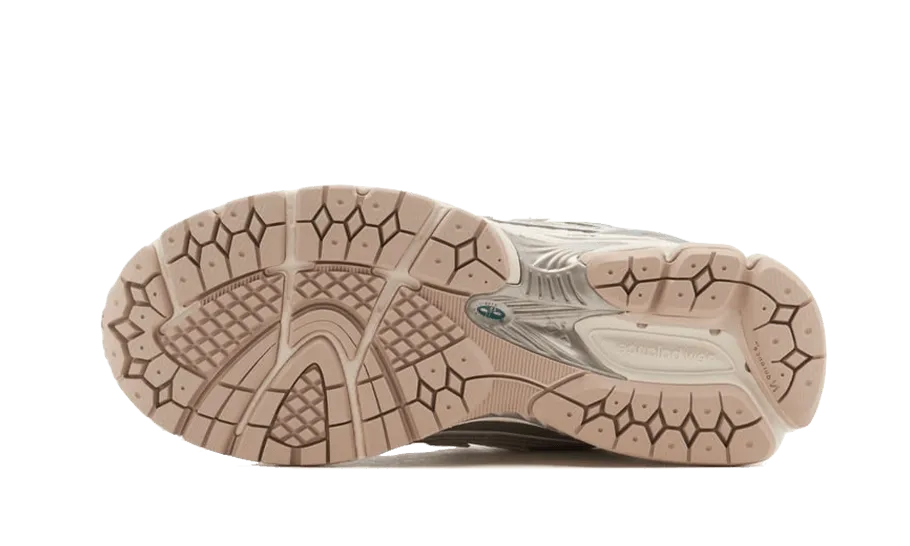 New Balance 1906R Silver Metallic Cream New Balance Blue White