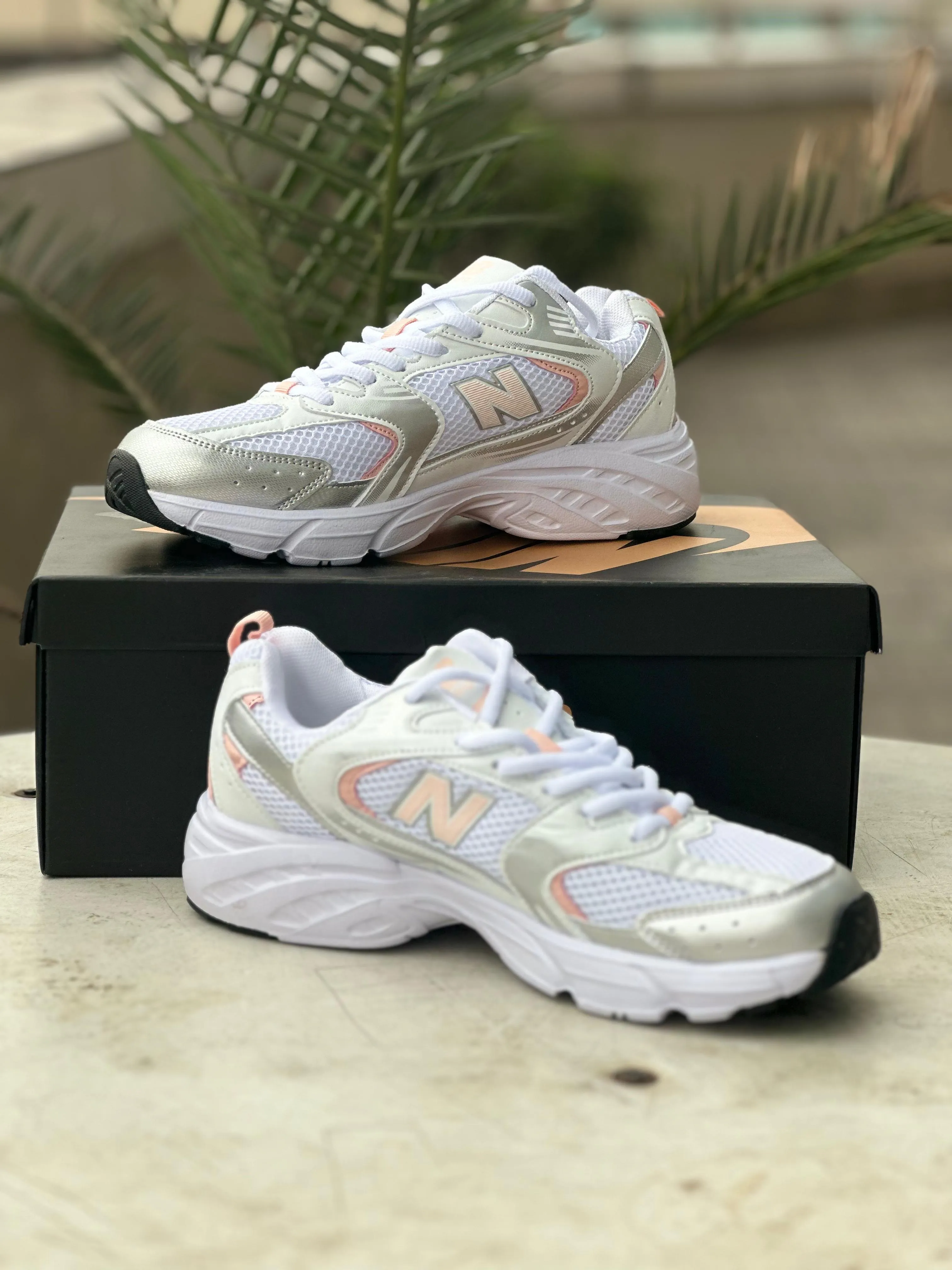 New Balance 530 White/Silver/Peach New Balance 374 Womens