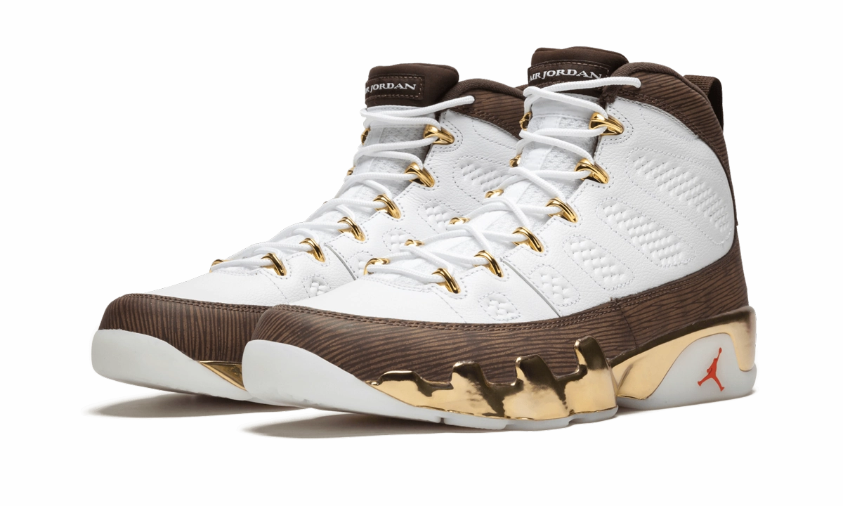 Air Jordan 9 Retro "Carmelo Anthony" Sneakers Walking