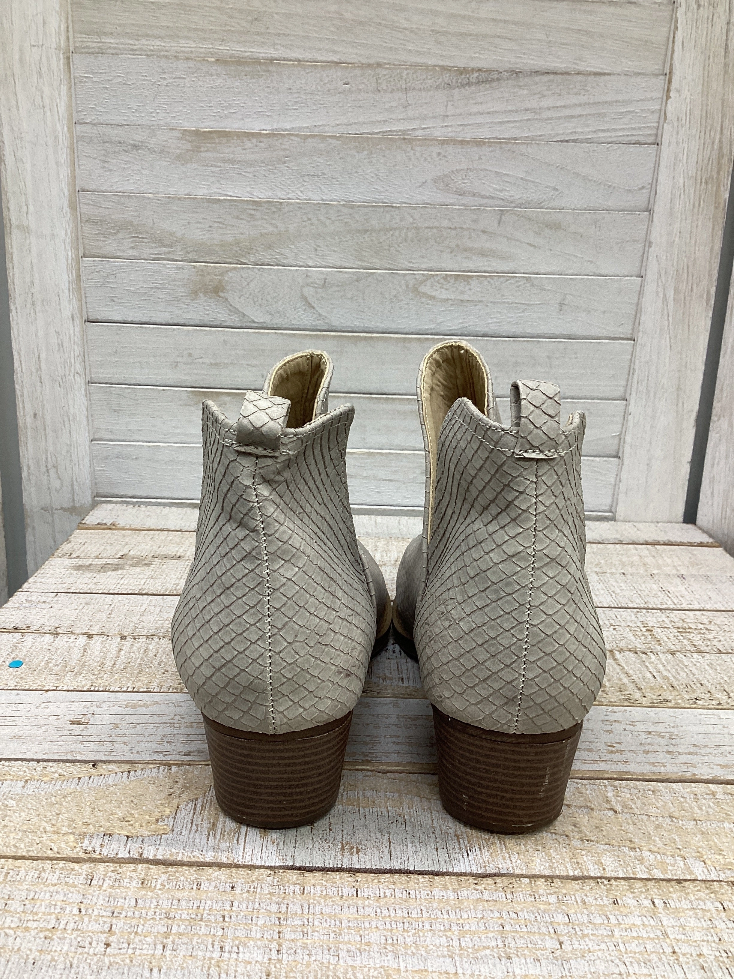 Snow Boots With A Heel Boots Ankle Heels By Laundry In Grey, Size: 5.5