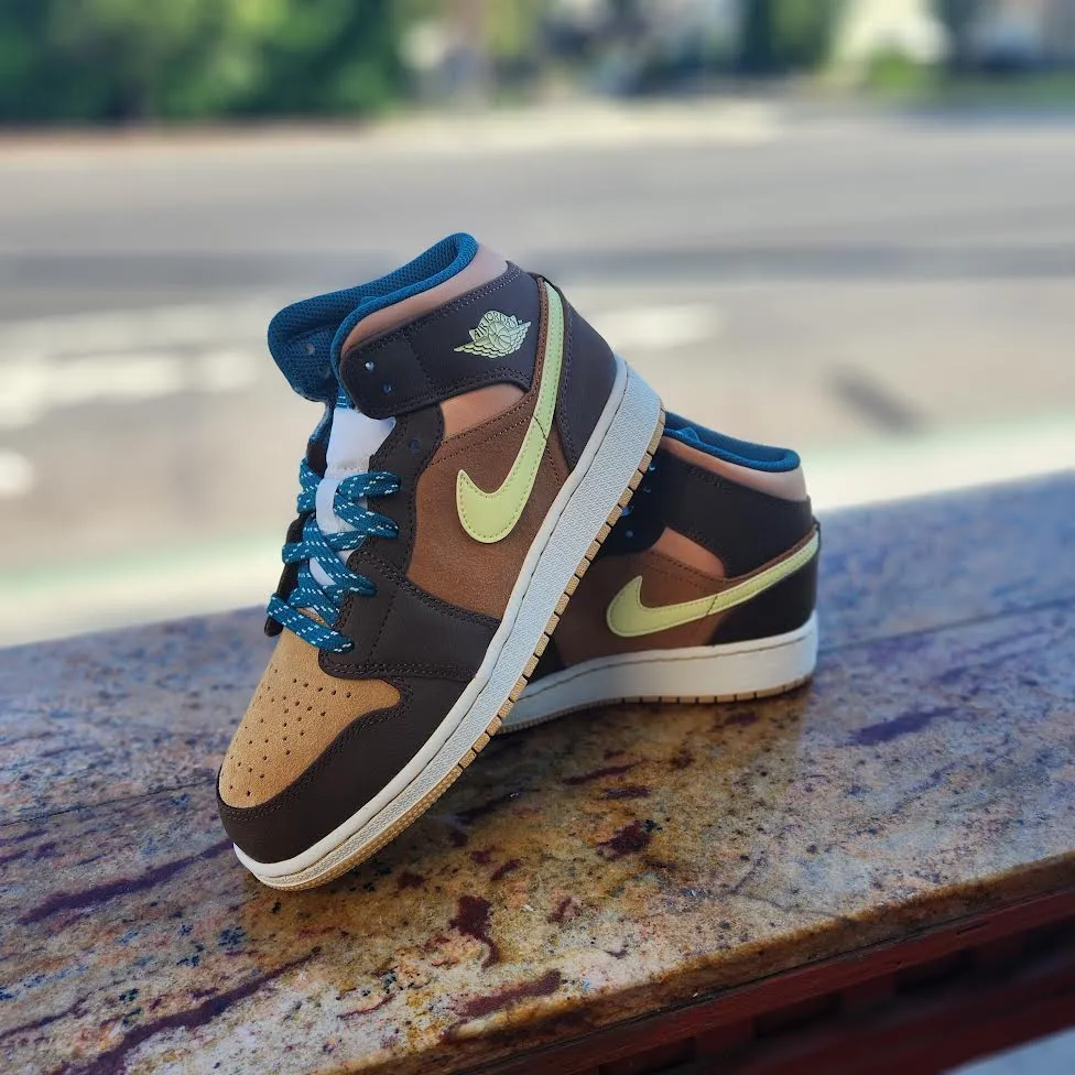 Acrylic Paint On Sneakers Air Jordan 1 Mid SE 'Cacao Wow'