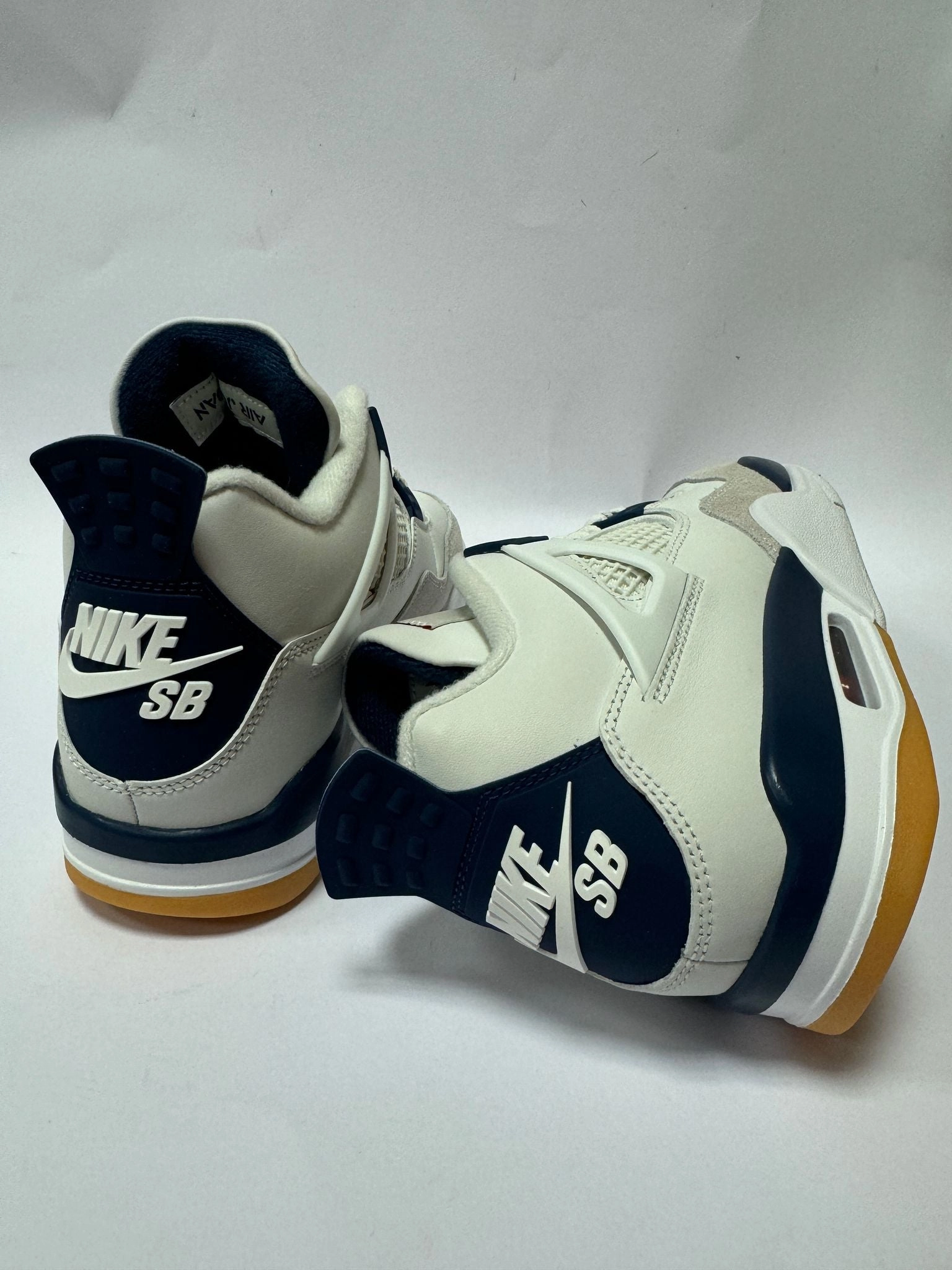 Jordan 4 Retro SB "Navy" Lightweight Running Sneakers