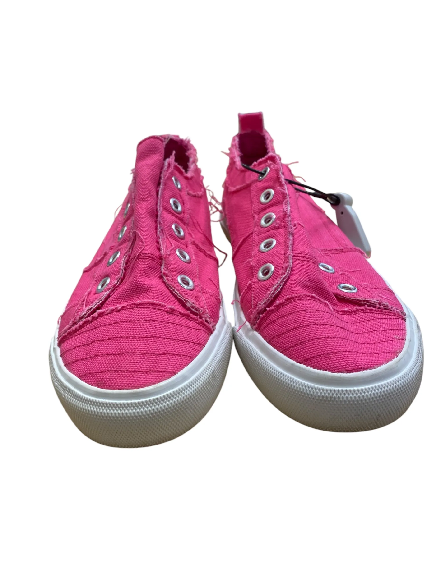 Wearing Wrestling Shoes Casually Shoes Flats By Clothes Mentor In Pink, Size: 6