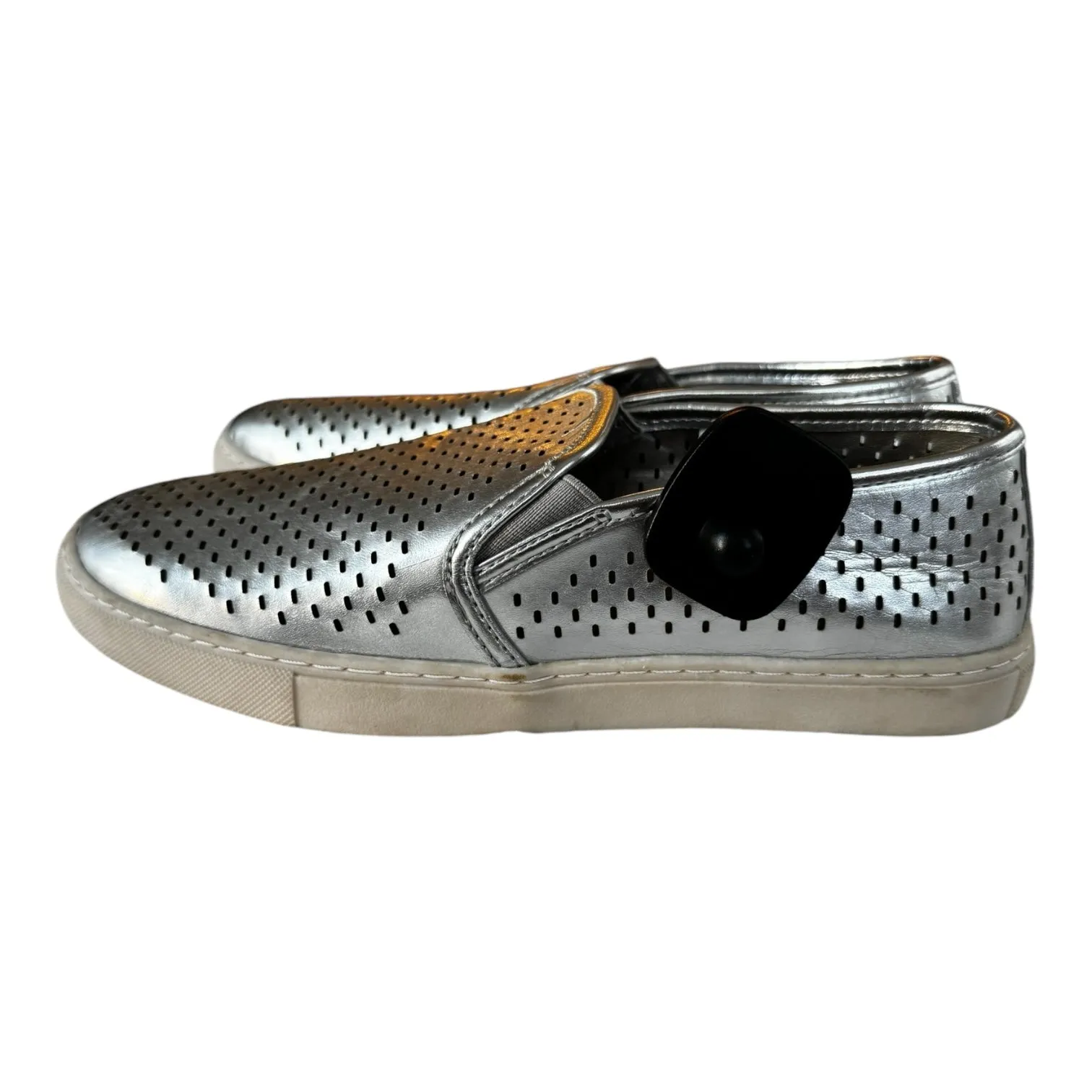 Flat Tie Shoes Shoes Flats By Brash In Silver, Size: 10