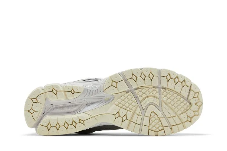 1906R The Basement Silver Violet New Balance