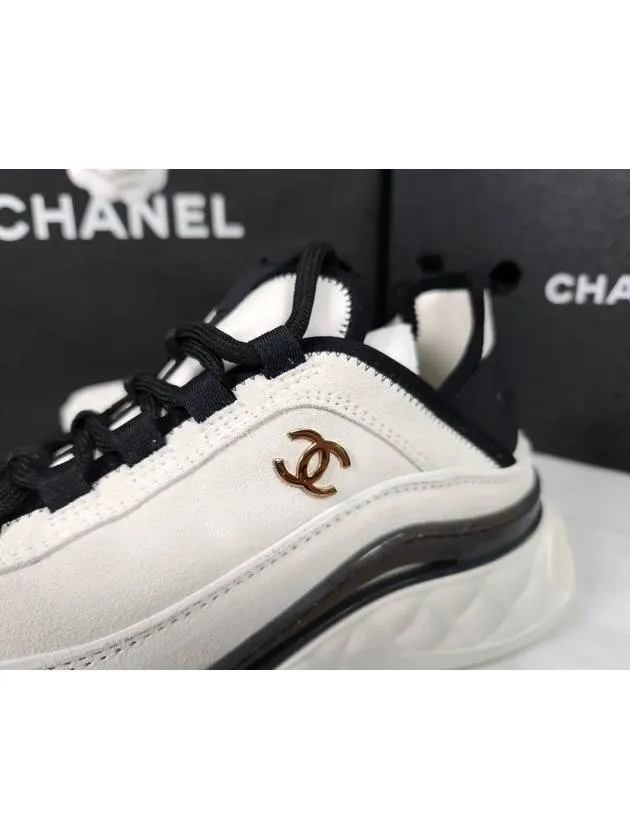 Logo Mixed Fibers Suede Low Top Sneakers White Chanel Mizuno Running Sneakers
