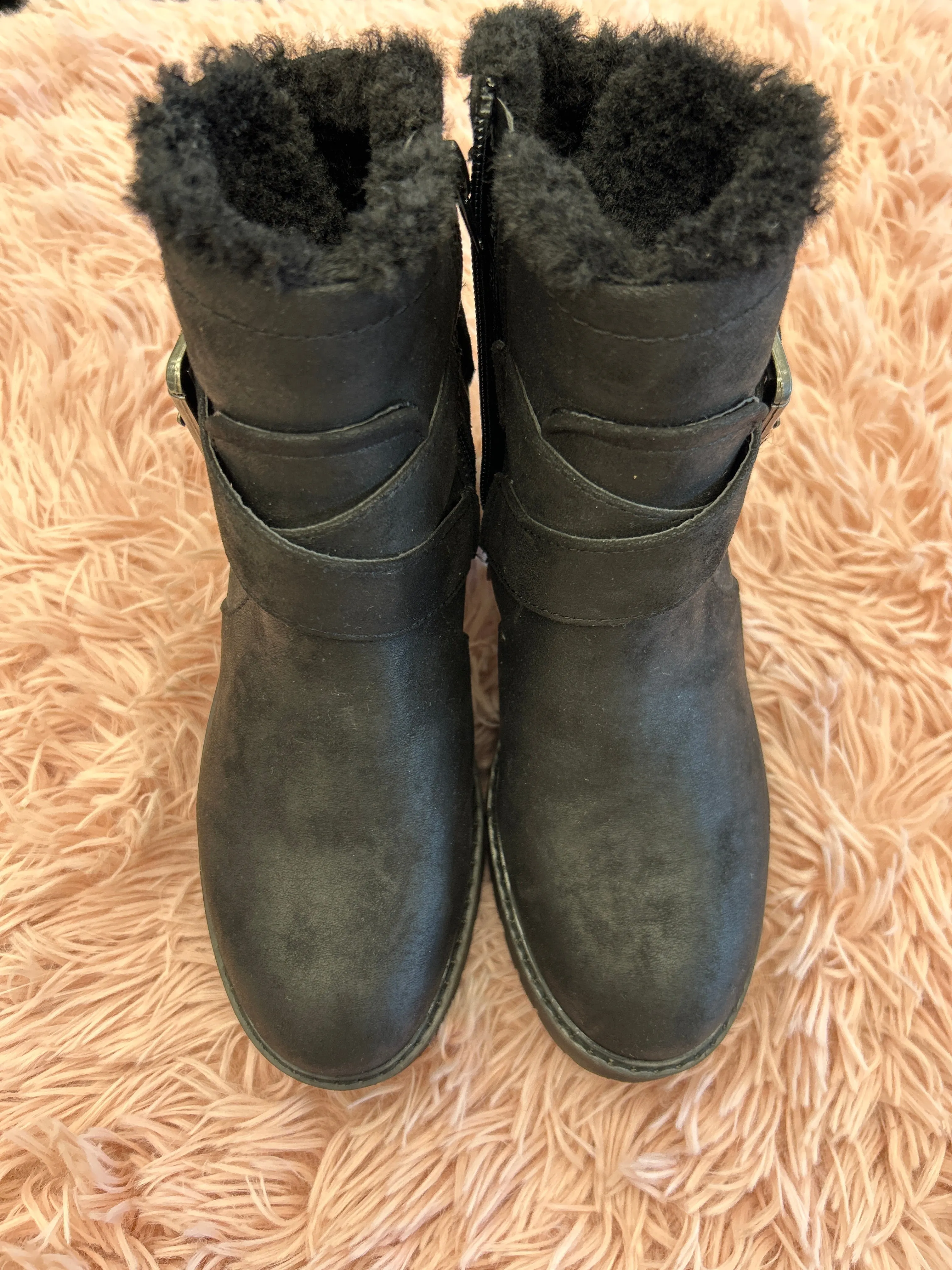 Moccasin Toe Boots Boots Ankle Heels By Crown Vintage  Size: 6