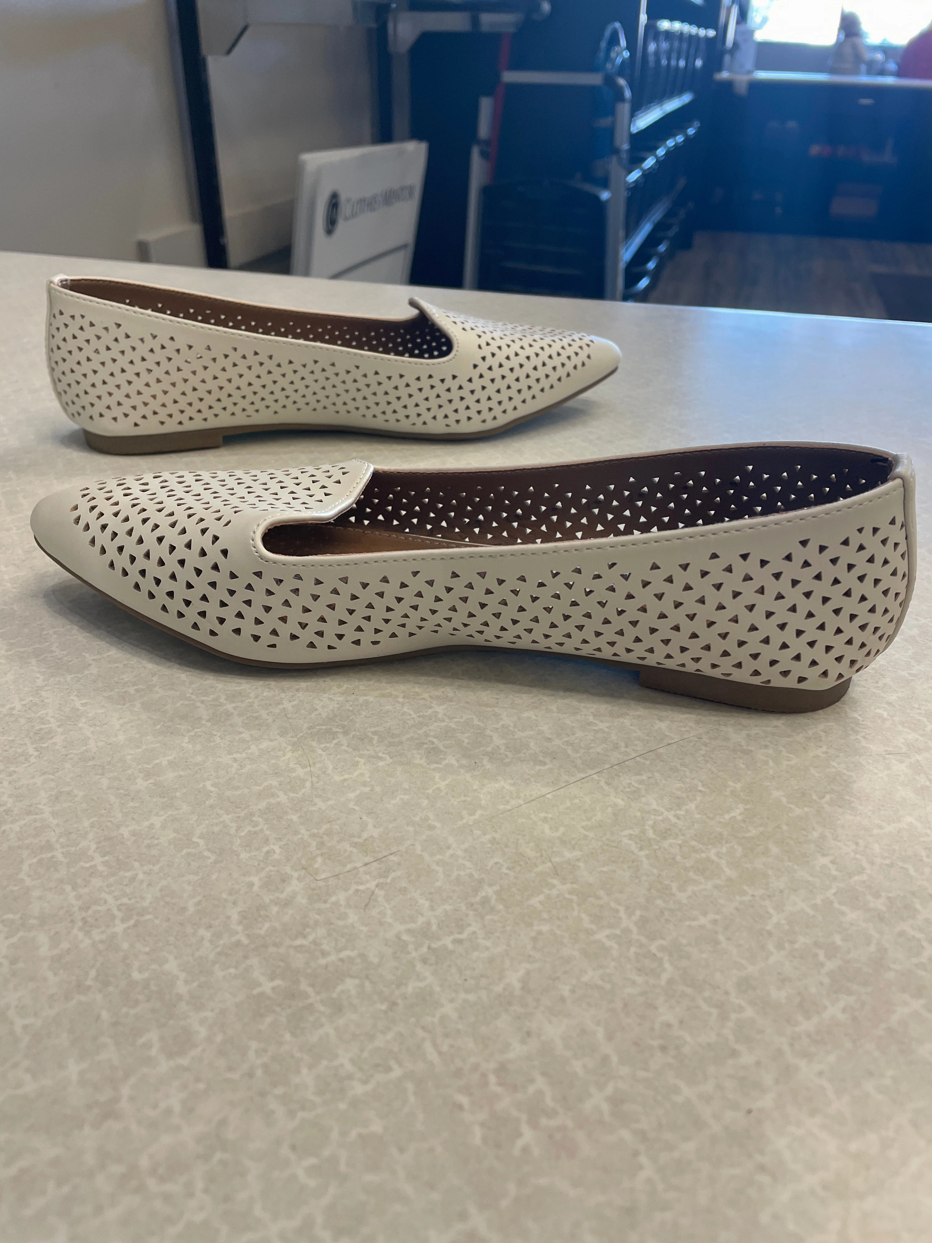 Shoes Flats By Report In White, Size: 6.5 Wide Flat Mtb Shoes