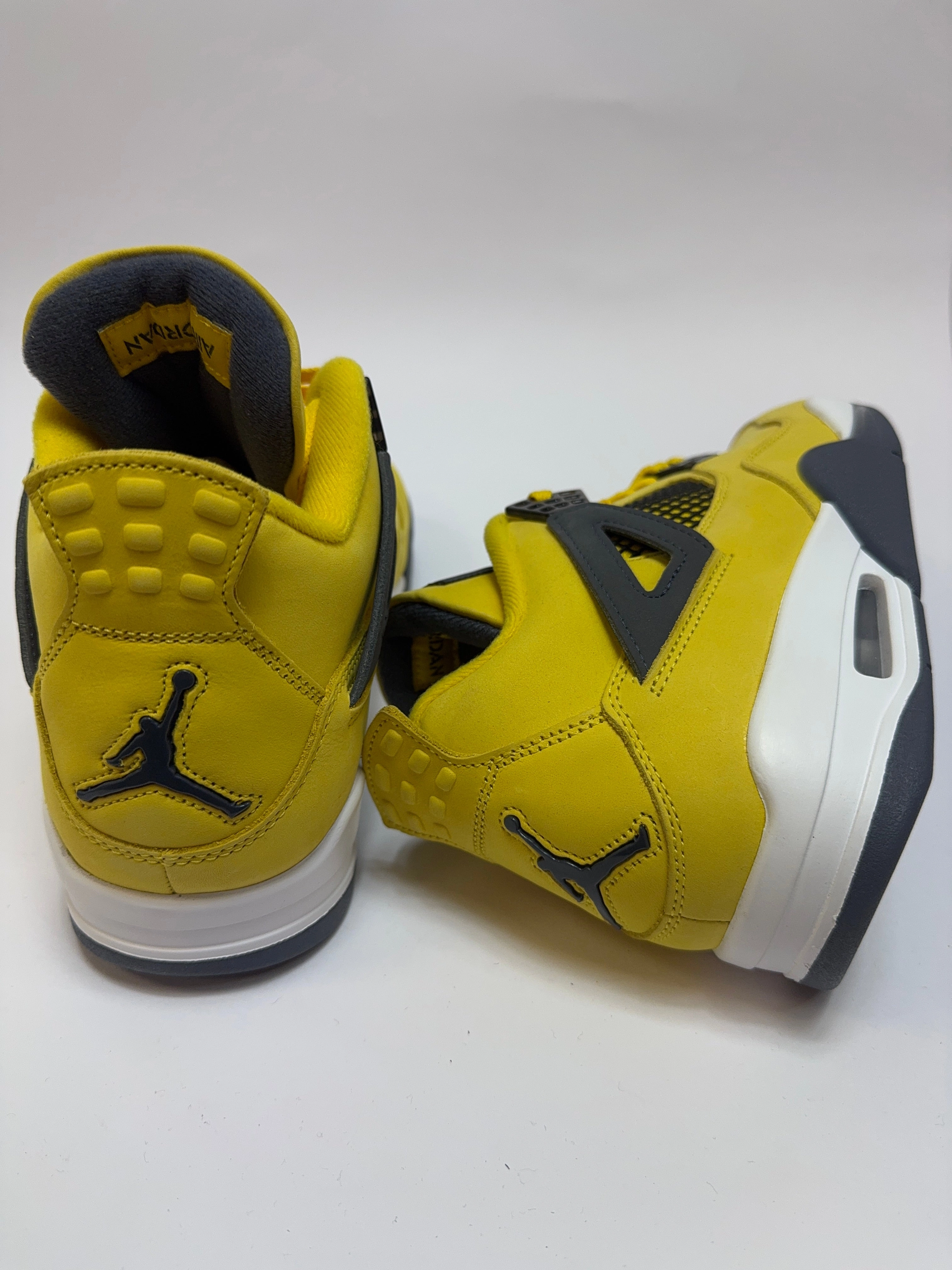 Jordan 4 Retro "Lightning" (2021) Sneakers For Running In Snow