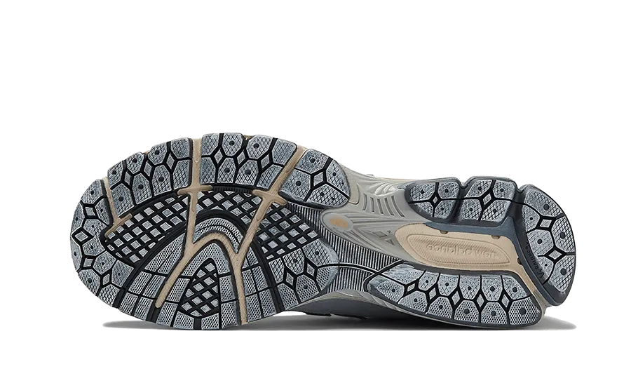 New Balance 9060 Ivory Cream New Balance 1906R AURALEE Flint Stone