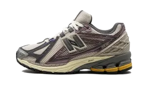New Balance 574 Hologram New Balance 1906R Licorice