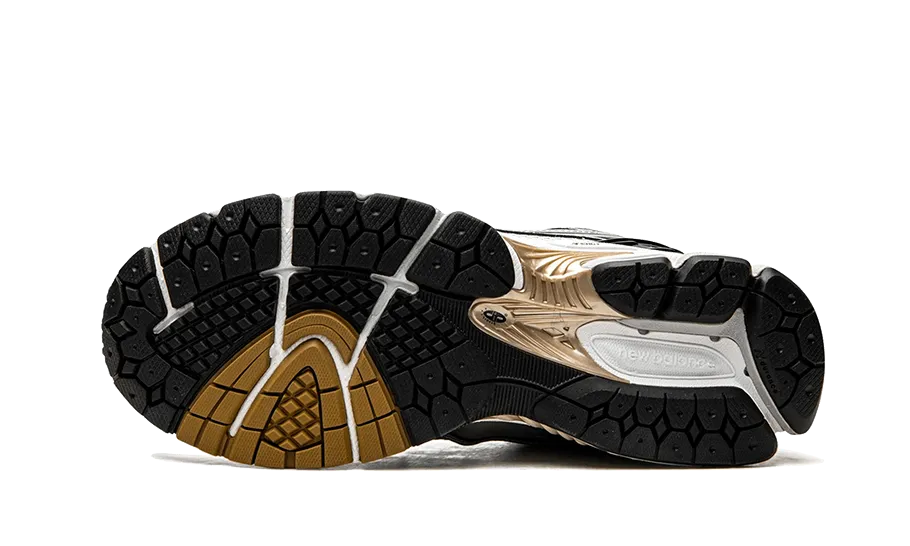 New Balance 1906R White Gold New Balance 9060 Black Women's