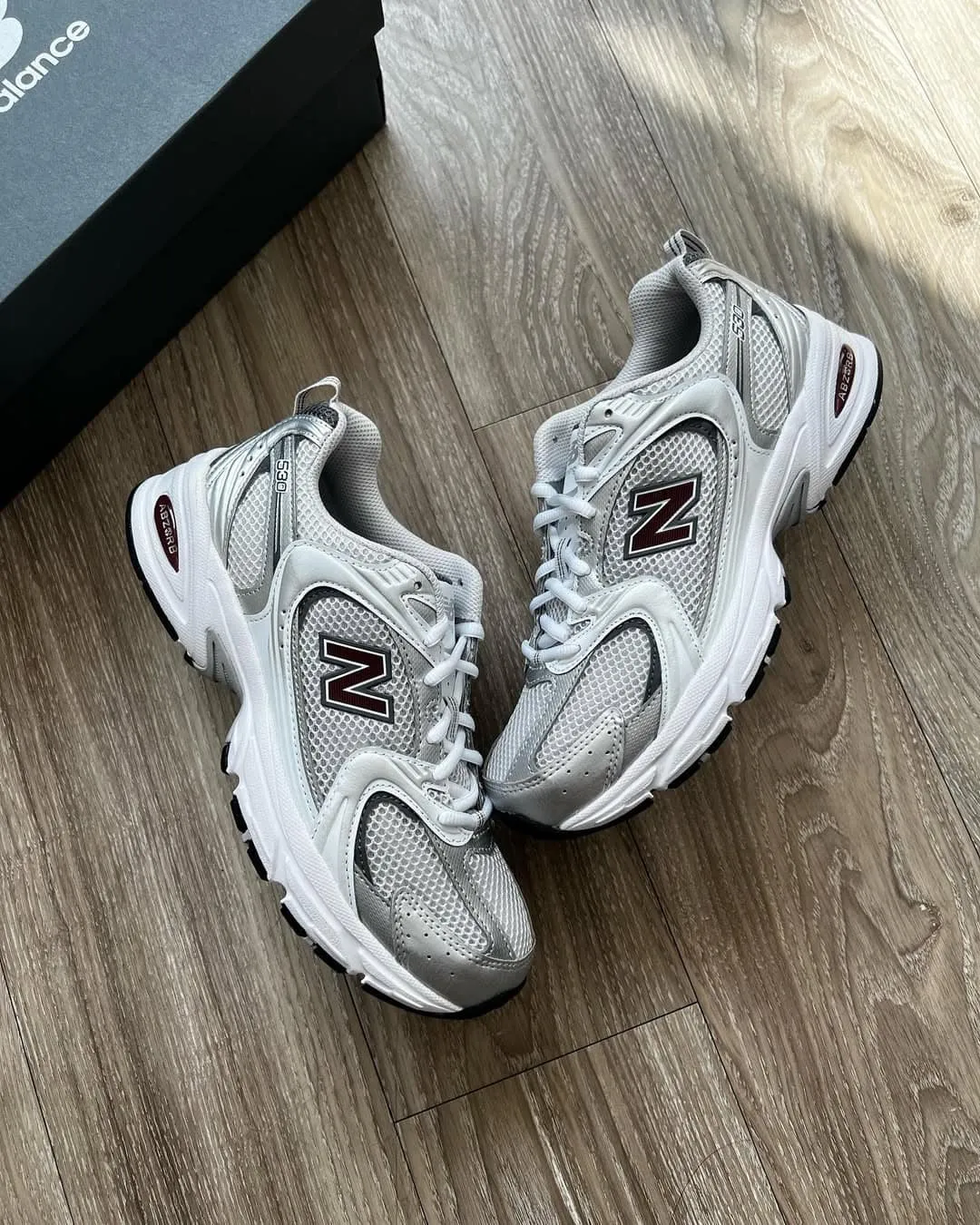 New Balance 530 Metallic Burgundy MR530GS Navy New Balance 2002r