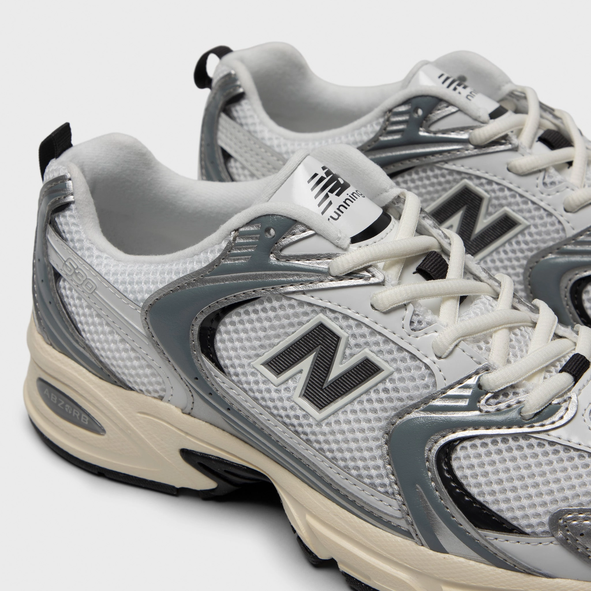 New Balance 530 Silver Metallic / Black Cement New Balance 820
