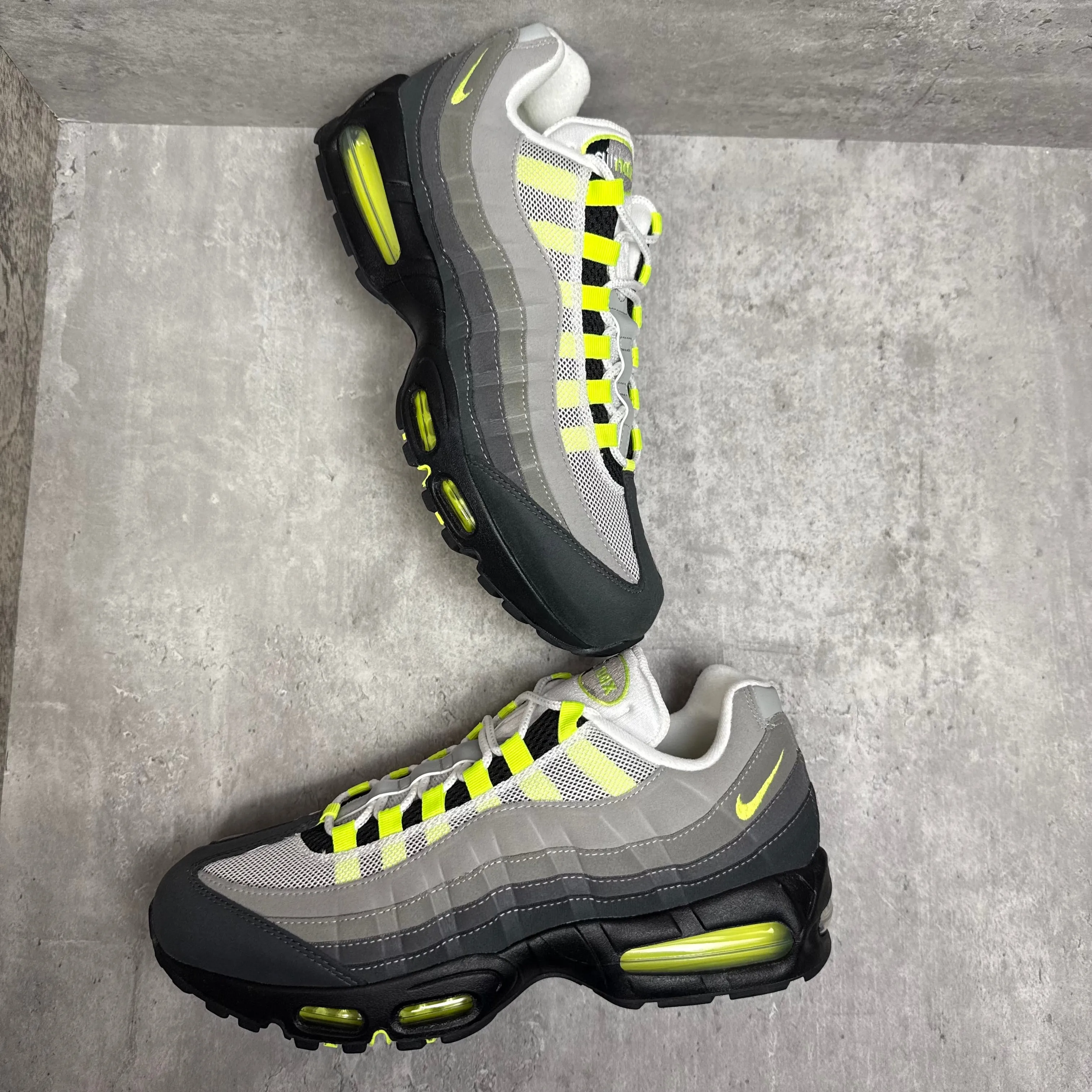 Nike Running Shoes New Nike Airmax 95 Neon 2025