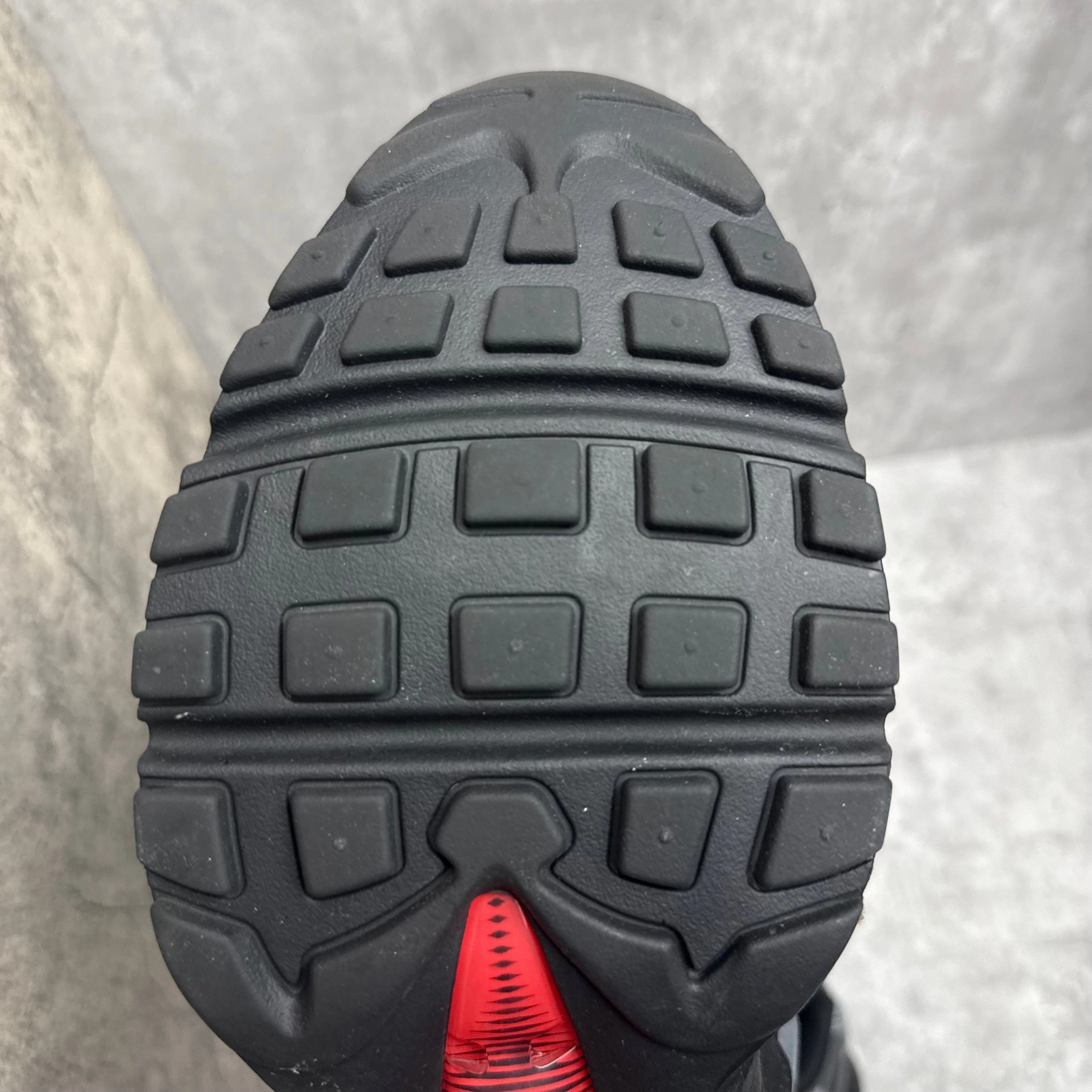 Nike Airmax 95 Retro Logo Chilli Nike Initiator Running Shoes